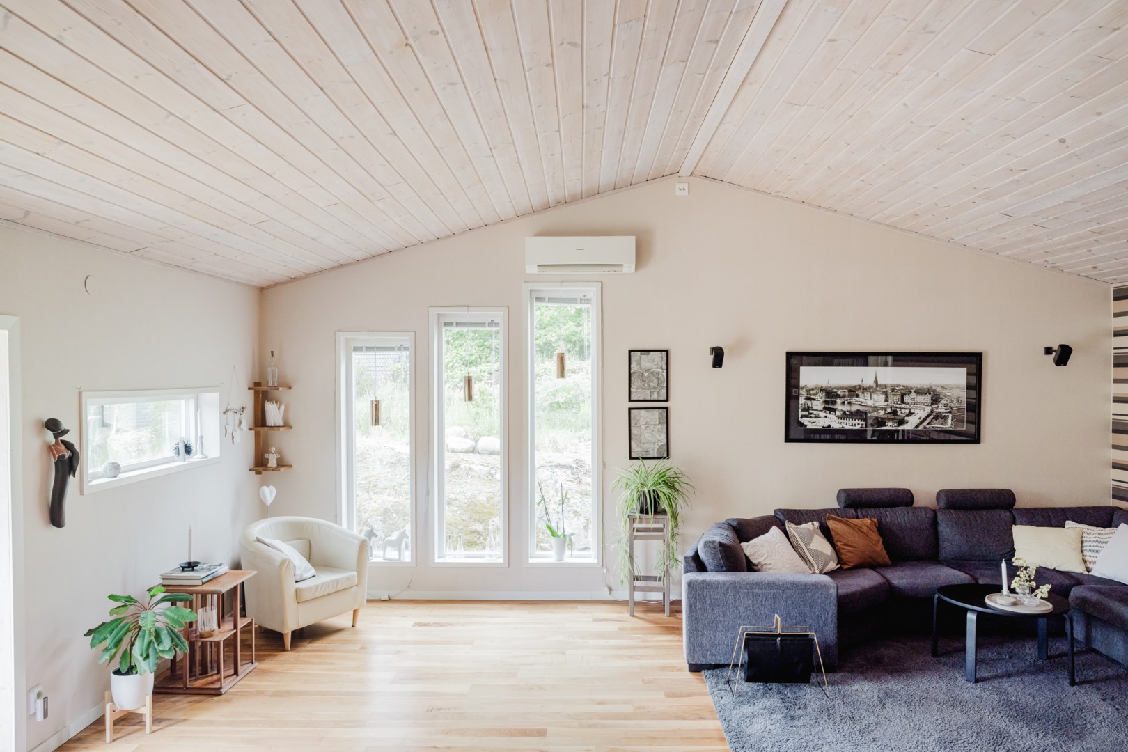 Ljusa öppna ytor och hela 320 cm i nock