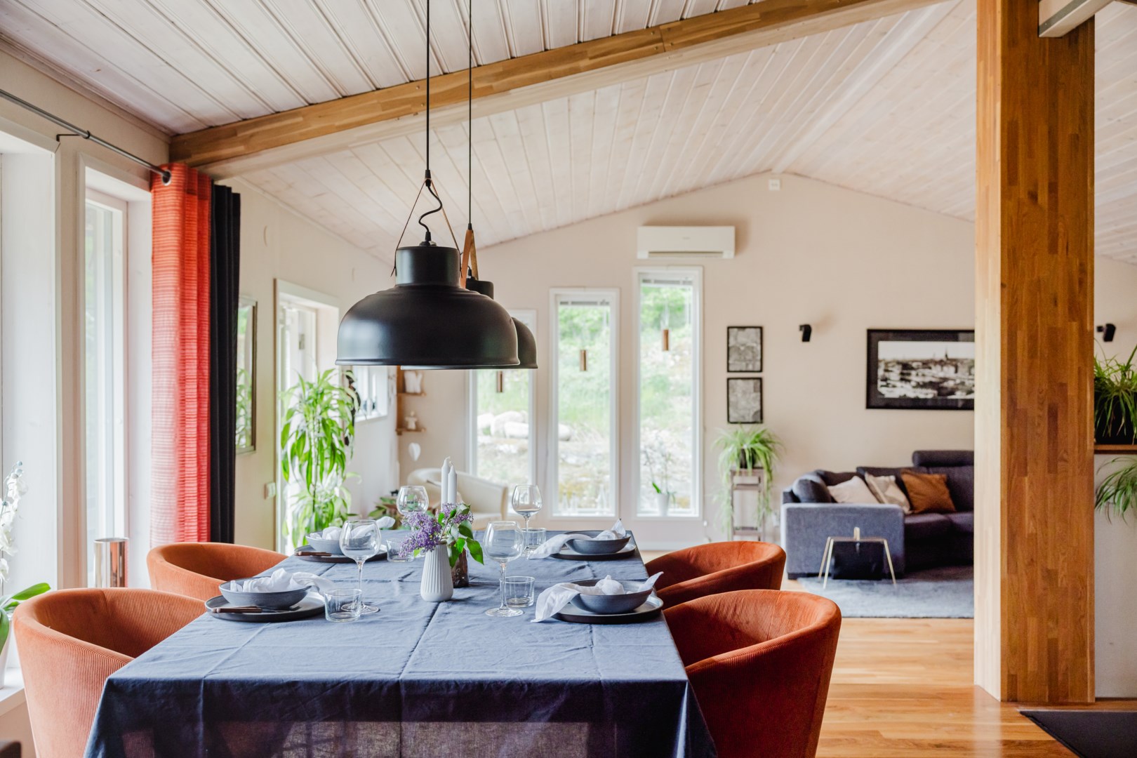 Generösa sociala ytor och generöst ljusinsläpp