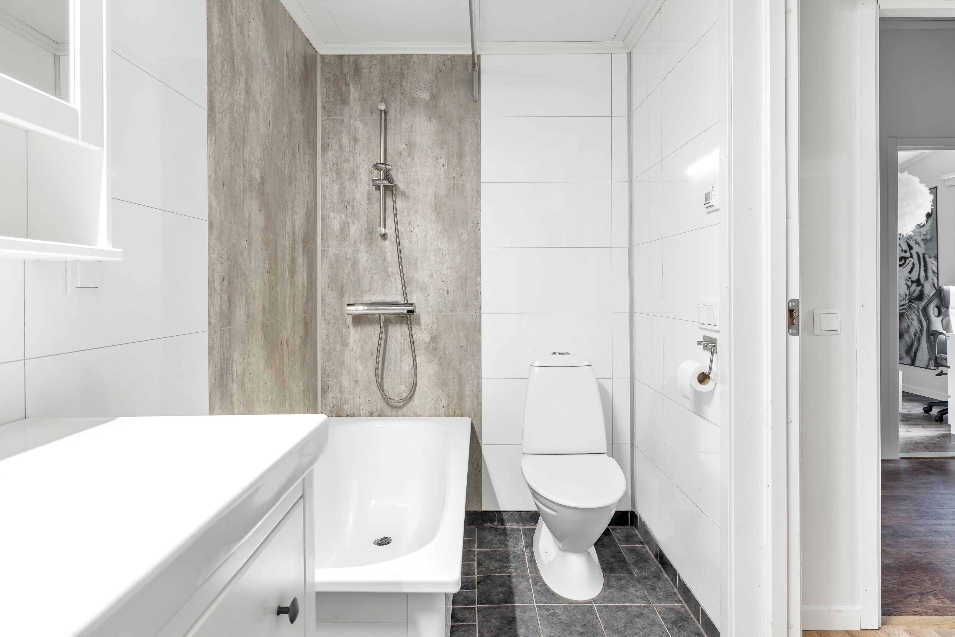 Bostadsbild från Slingervägen 1, Såld i Järlåsa, Uppsala