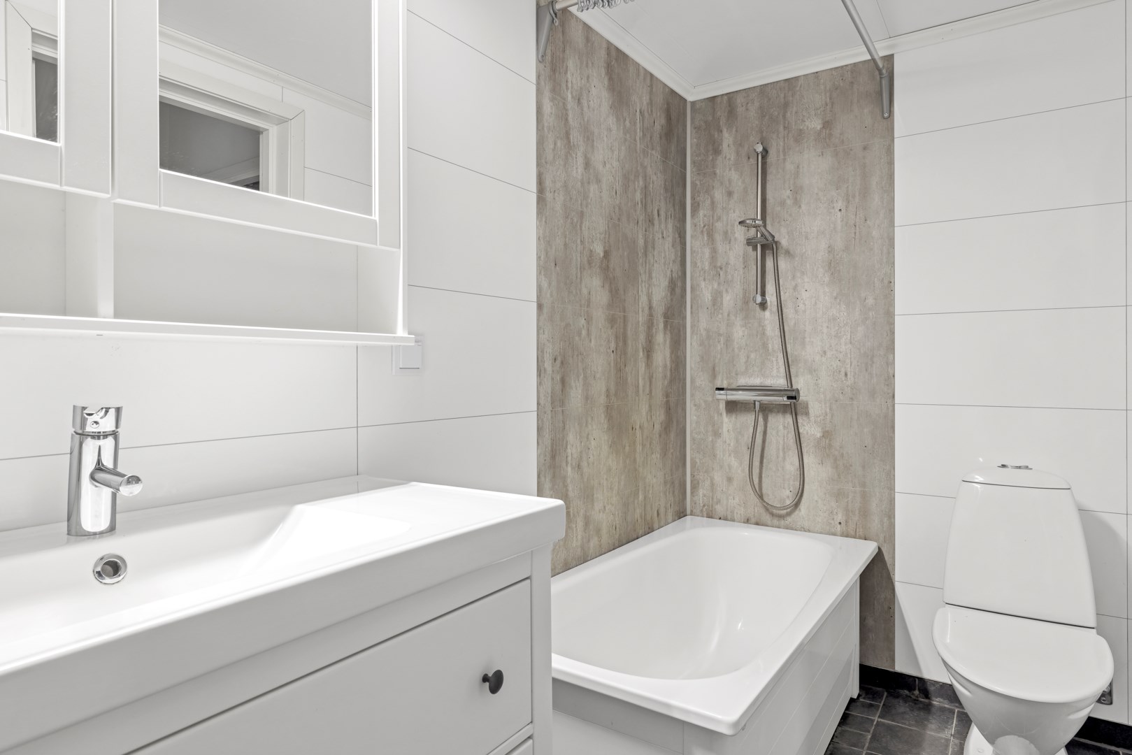 Bostadsbild från Slingervägen 1, Såld i Järlåsa, Uppsala