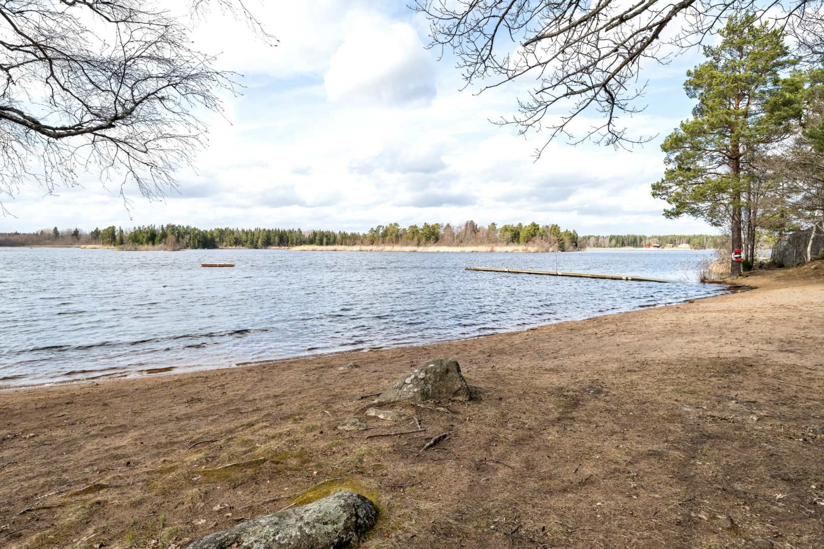 Bostadsbild från Slingervägen 1, Såld i Järlåsa, Uppsala