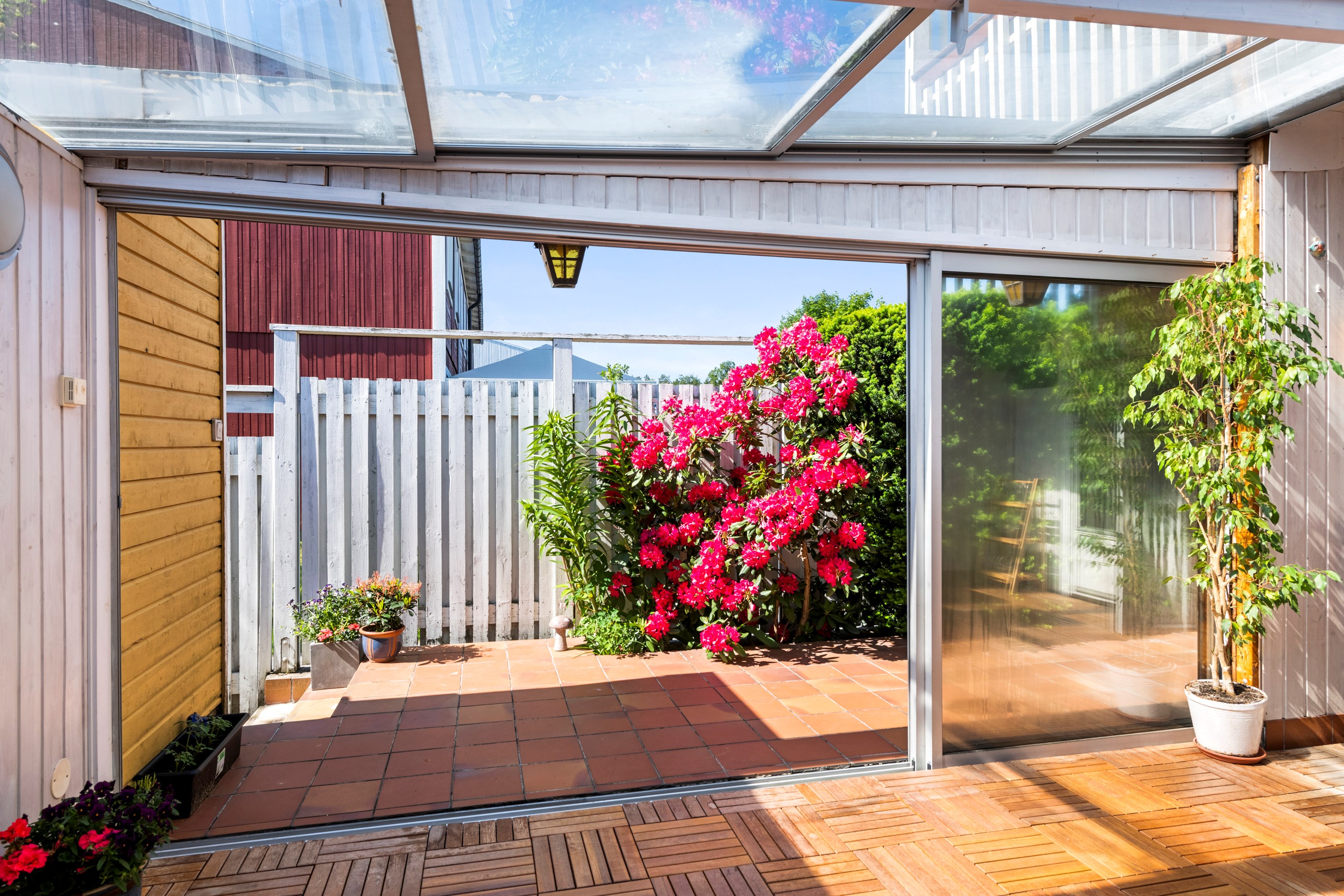 Uterummet i vinkel mot söder - säljarnas sommarbild