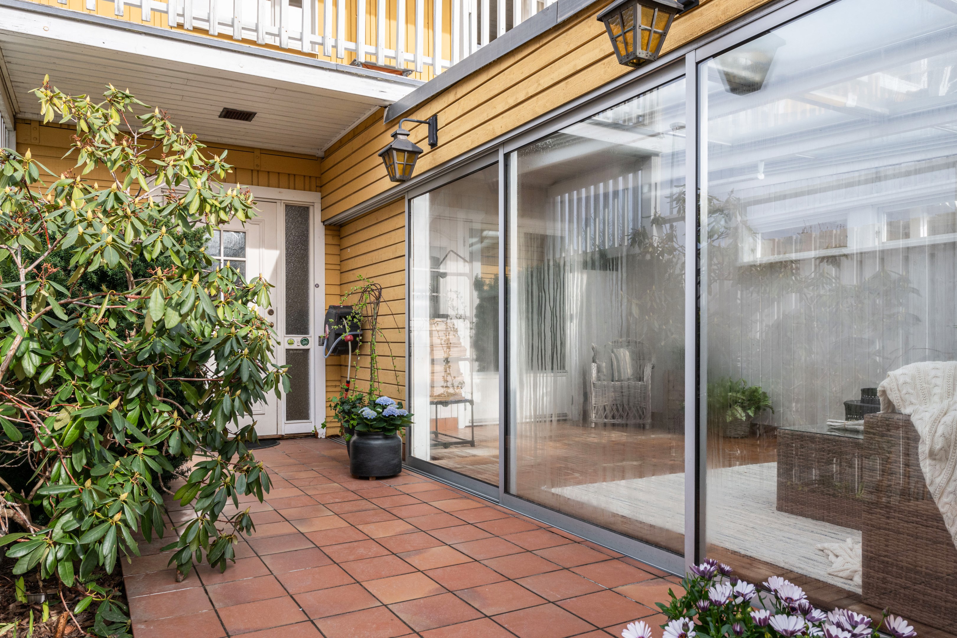 Uterum med öppningsbara glaspartier mot söder samt i tak