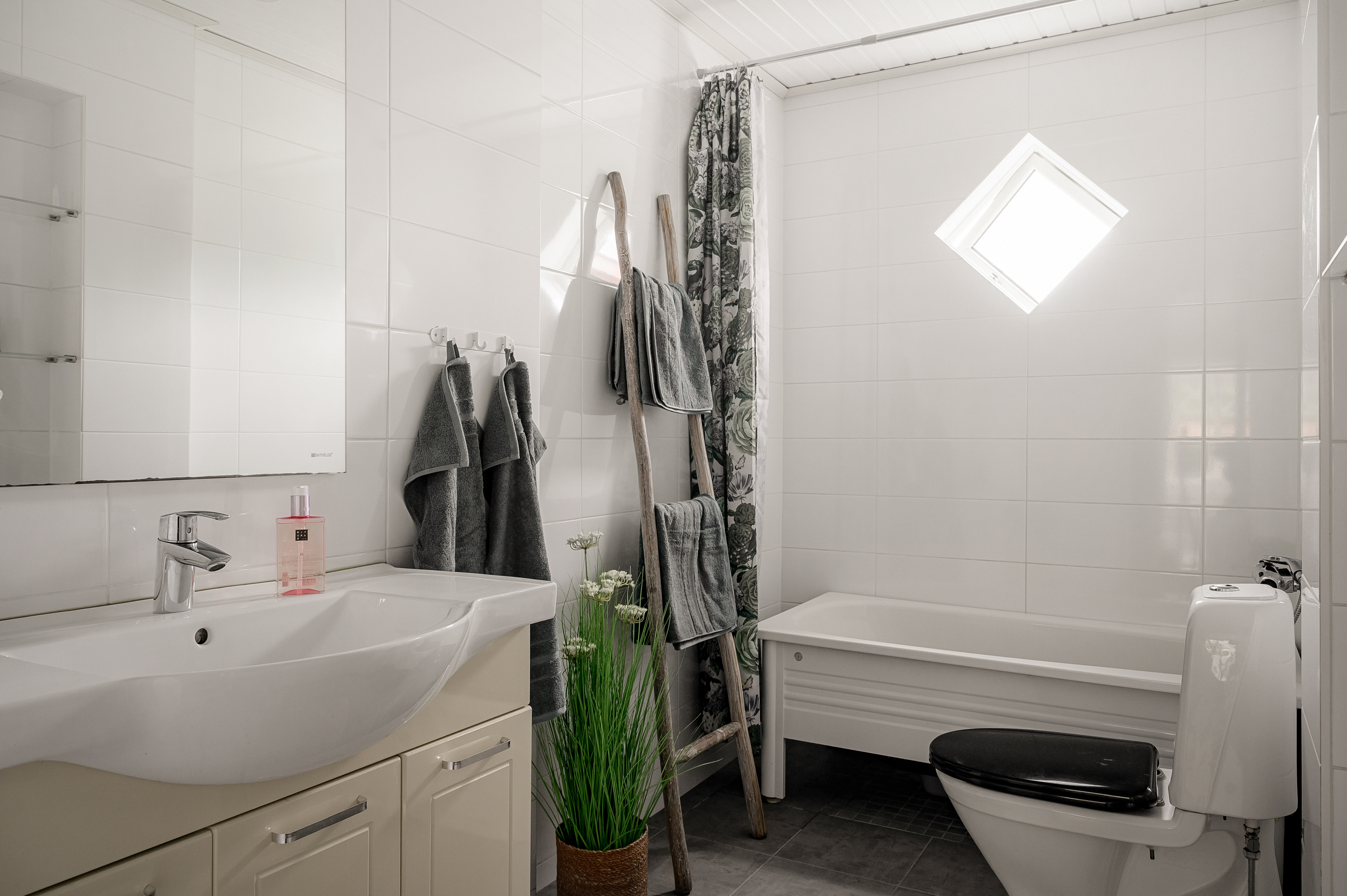 Bostadsbild från Lokevägen 1, Såld i Norra Lännersta, Nacka