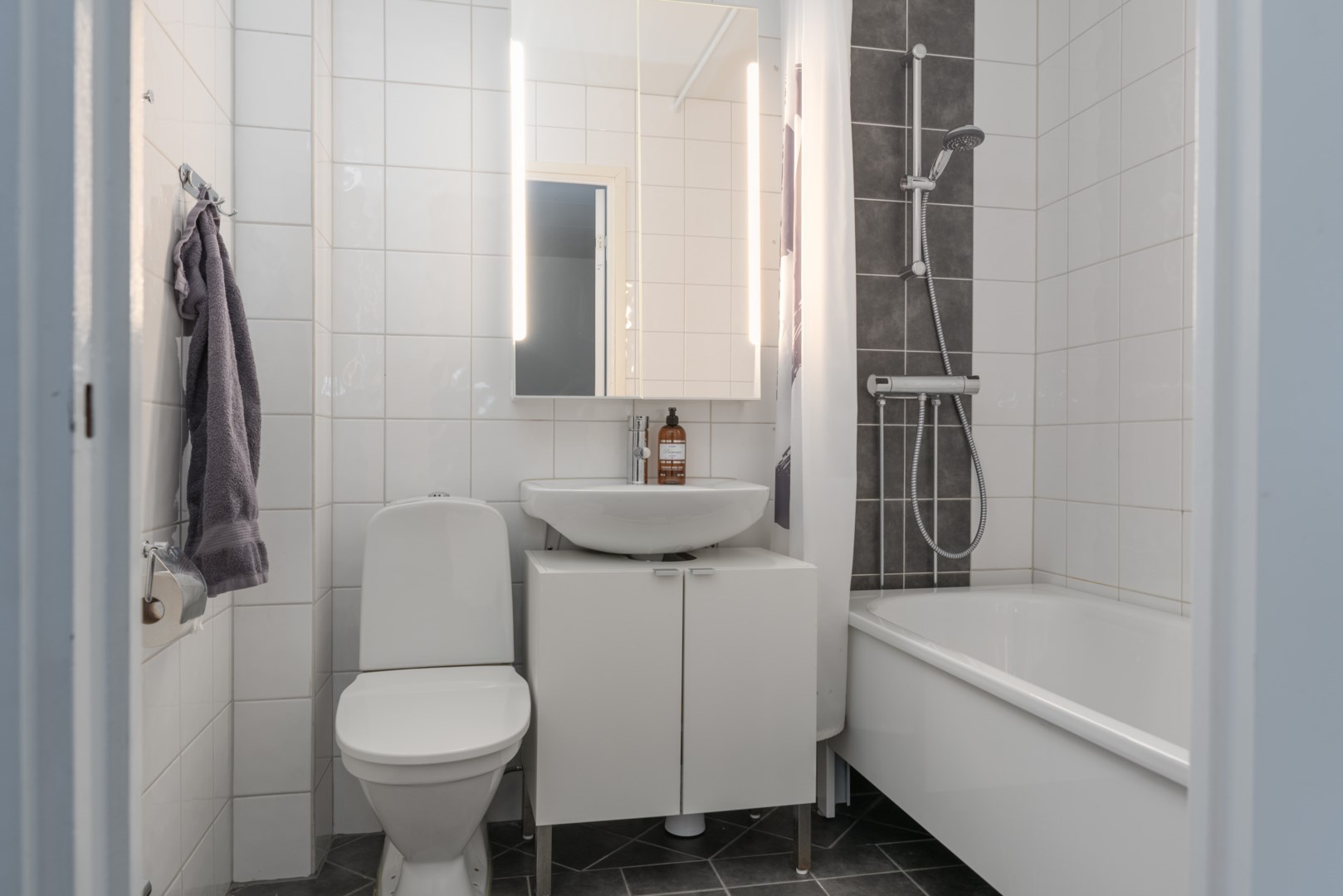 Bostadsbild från Liegatan 214, Såld i Hammarby, Västerås