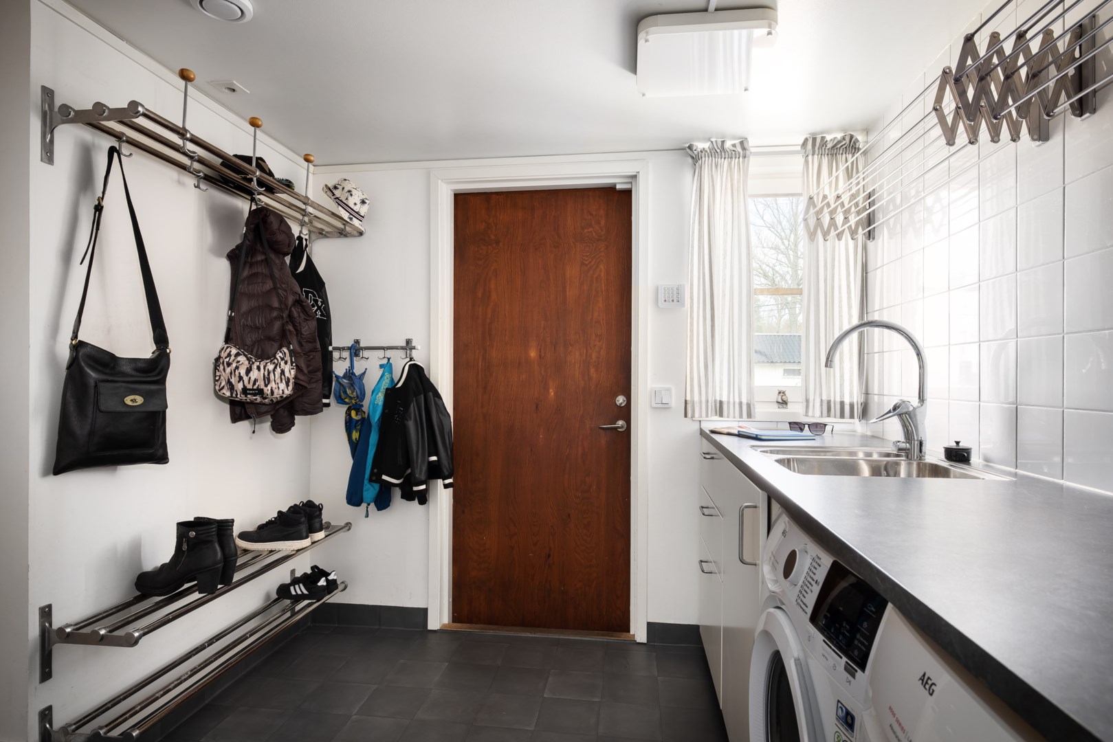 Bostadsbild från Lövdalsvägen 7, Såld i Björknäs, Nacka