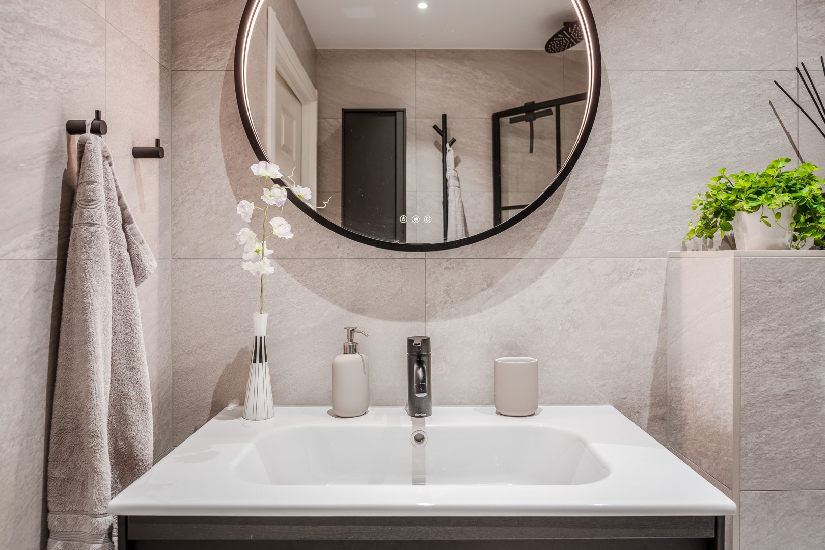 Bostadsbild från Hollandsresan 314, Såld i Sävja, Uppsala