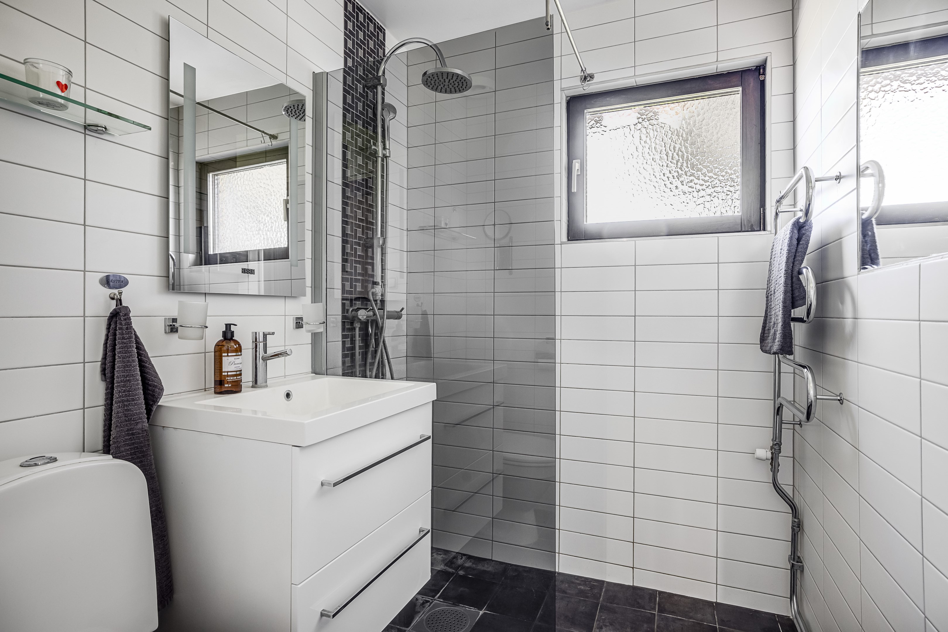 Bostadsbild från Vangsbyvägen 7, Såld i Vänge, Uppsala