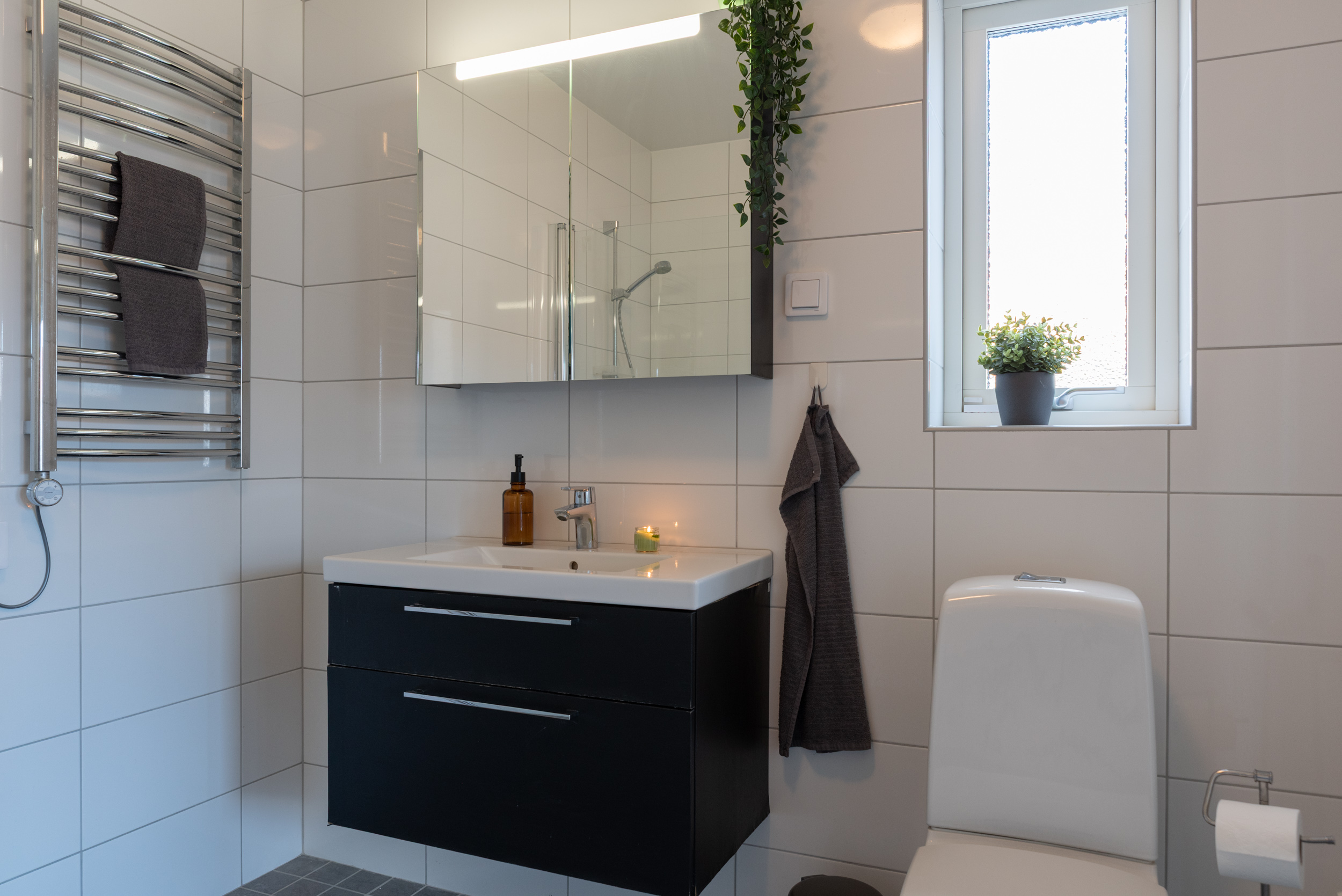 Bostadsbild från Skästa byväg 21, Till salu i Skästa, Västerås