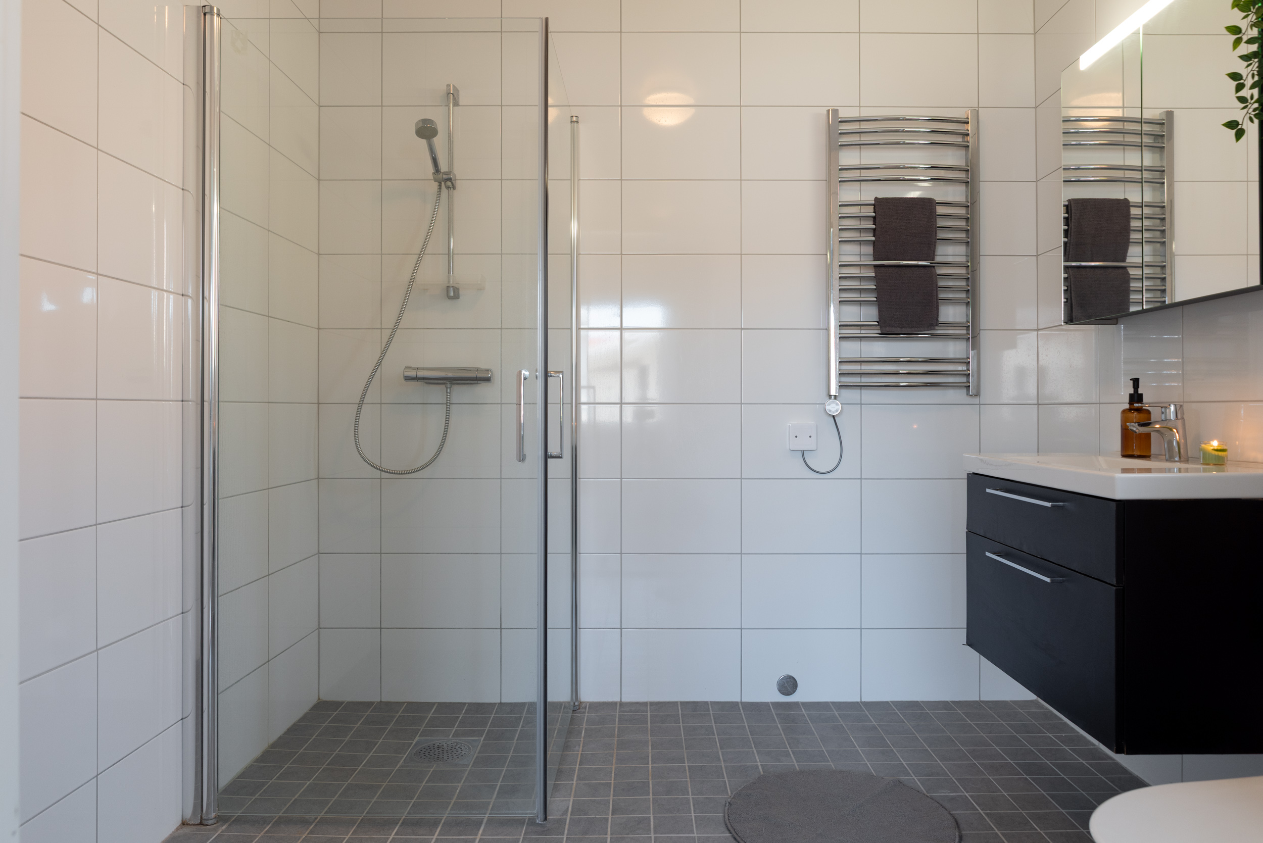 Bostadsbild från Skästa byväg 21, Till salu i Skästa, Västerås