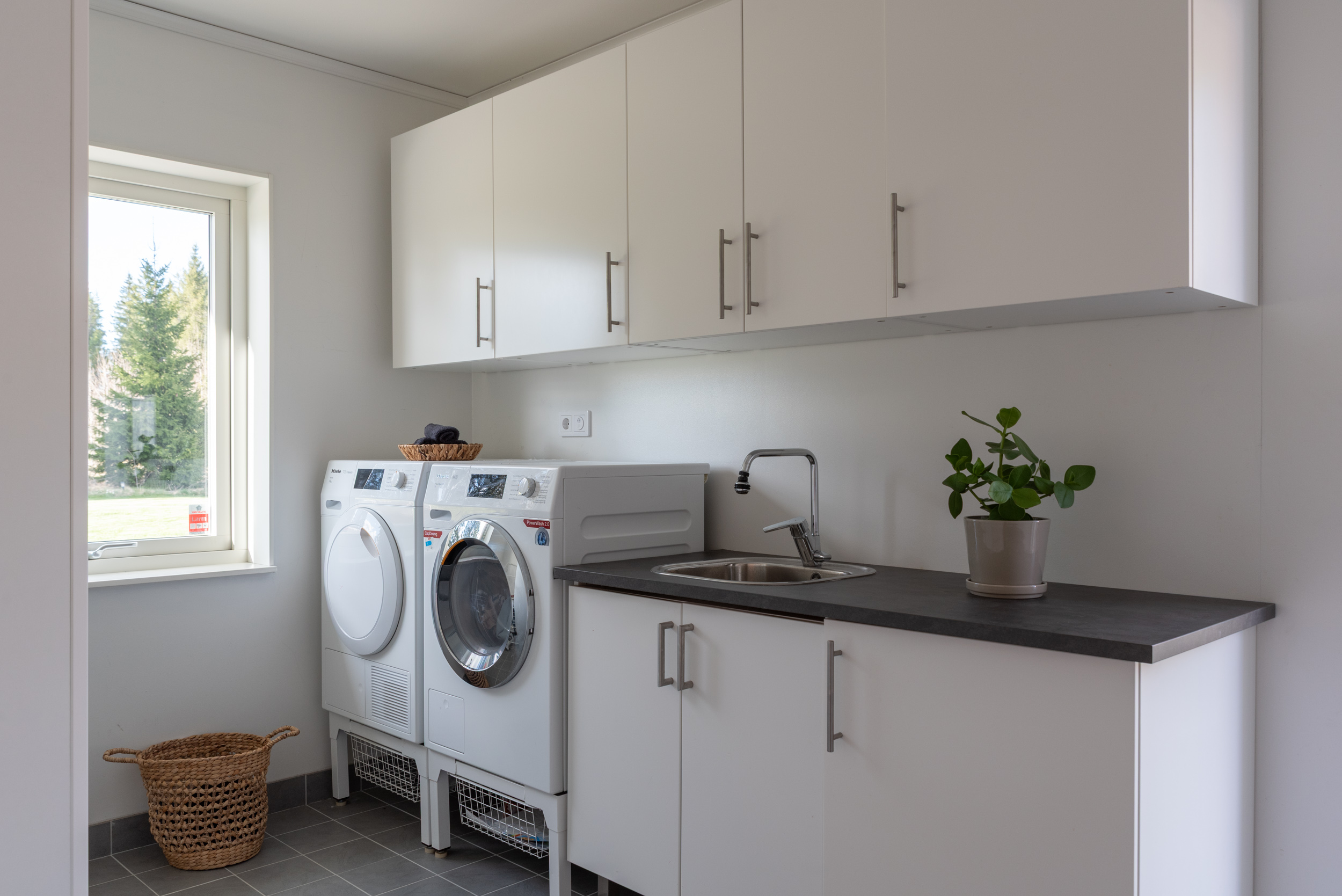 Bostadsbild från Skästa byväg 21, Till salu i Skästa, Västerås