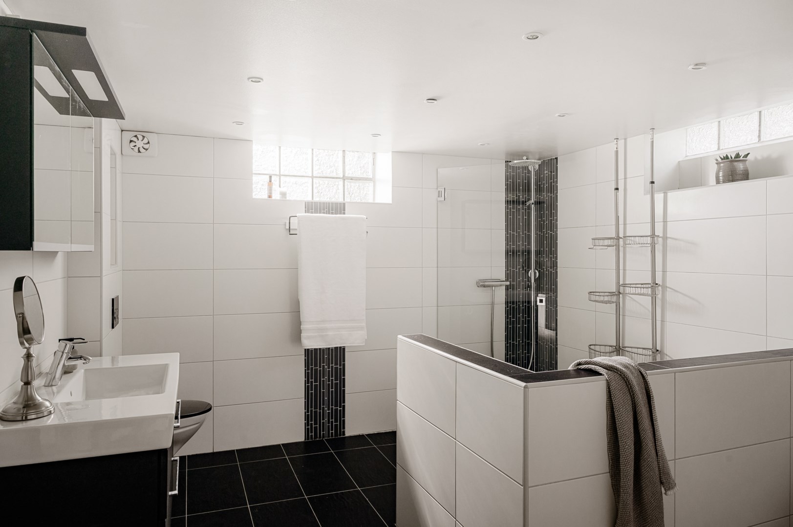 Bostadsbild från Vinvägen 7, Till salu i Björknäs, Nacka