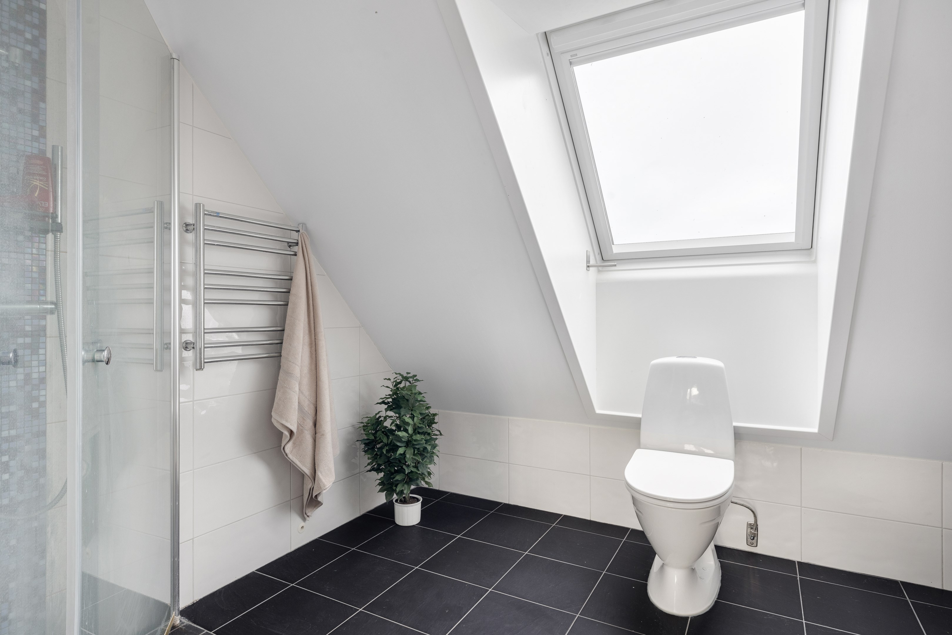 Bostadsbild från Skrakvägen 4, Till salu i Sunnersta, Uppsala