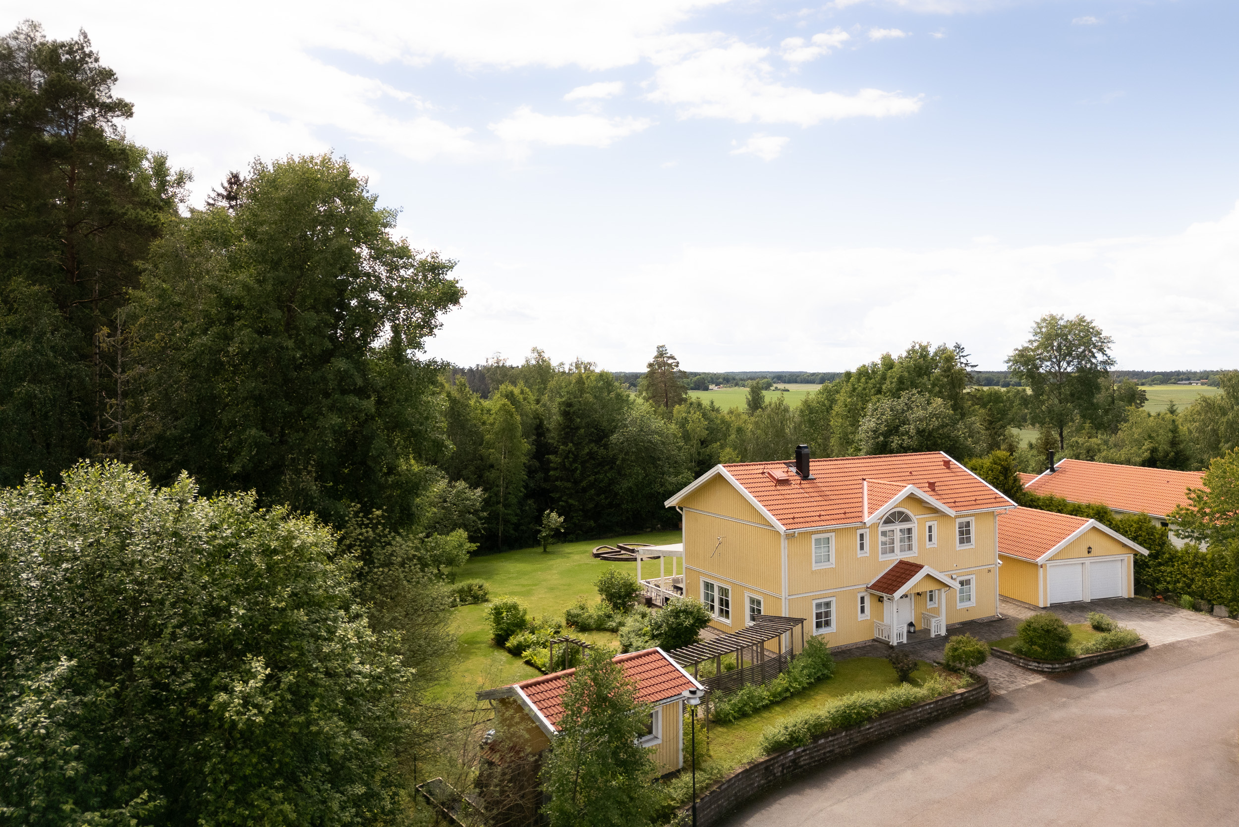 Bostadsbild från Hustahöjdens byväg 24, Såld i Hustahöjden, Västerås