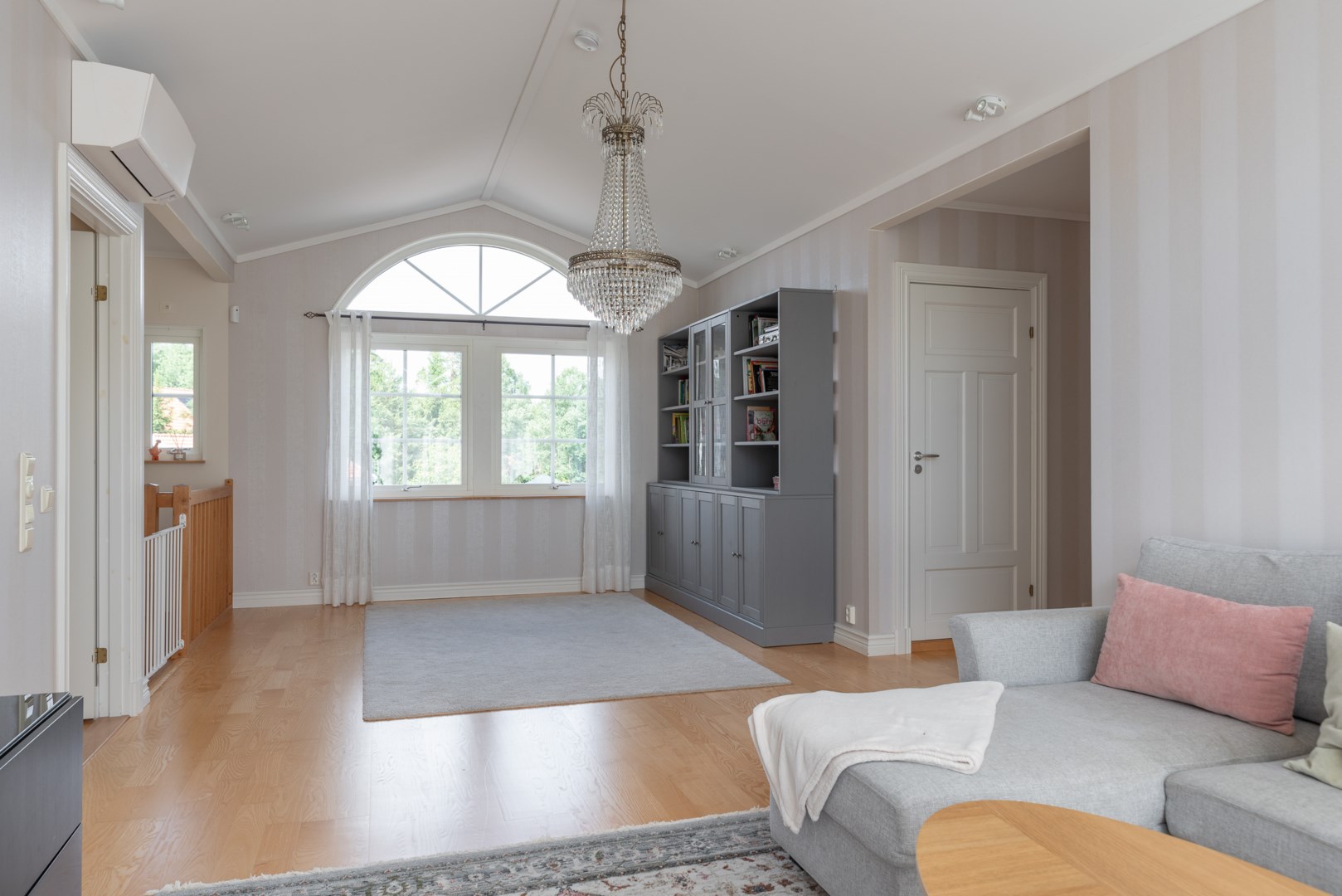 Bostadsbild från Hustahöjdens byväg 24, Såld i Hustahöjden, Västerås