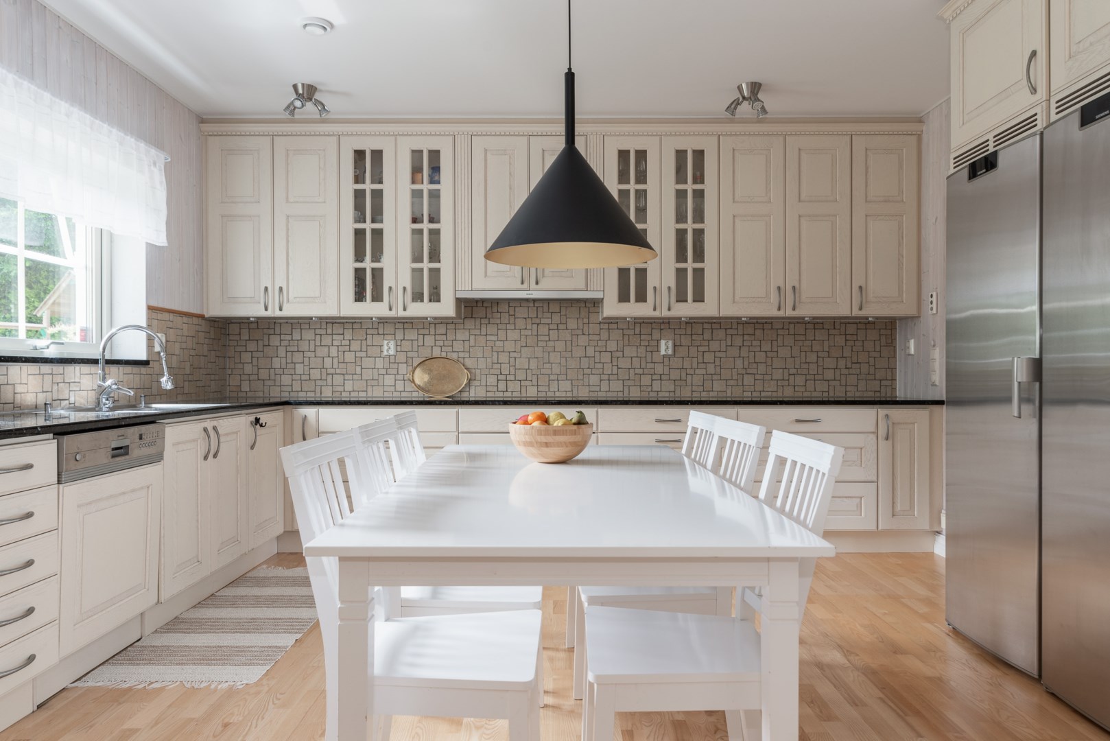 Bostadsbild från Hustahöjdens byväg 24, Såld i Hustahöjden, Västerås