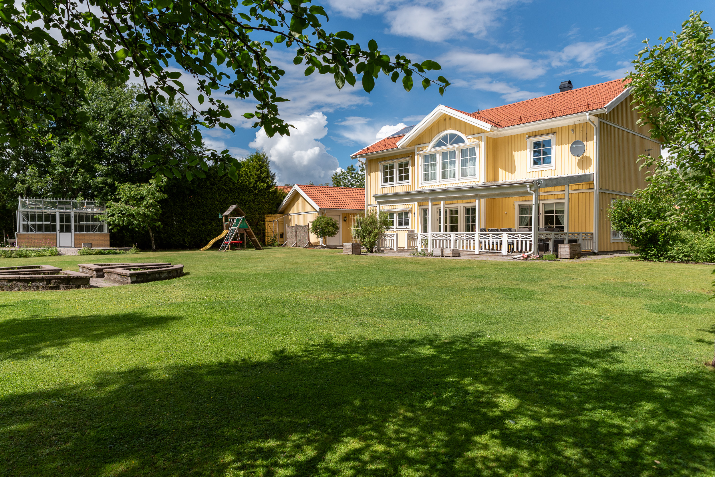 Bostadsbild från Hustahöjdens byväg 24, Såld i Hustahöjden, Västerås