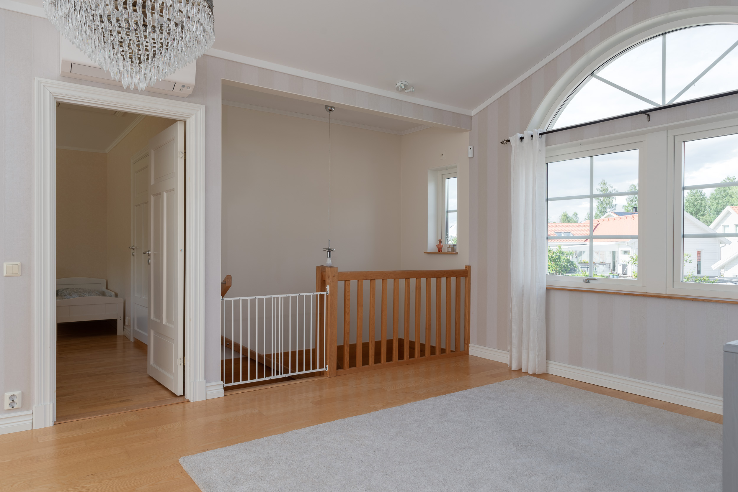 Bostadsbild från Hustahöjdens byväg 24, Såld i Hustahöjden, Västerås