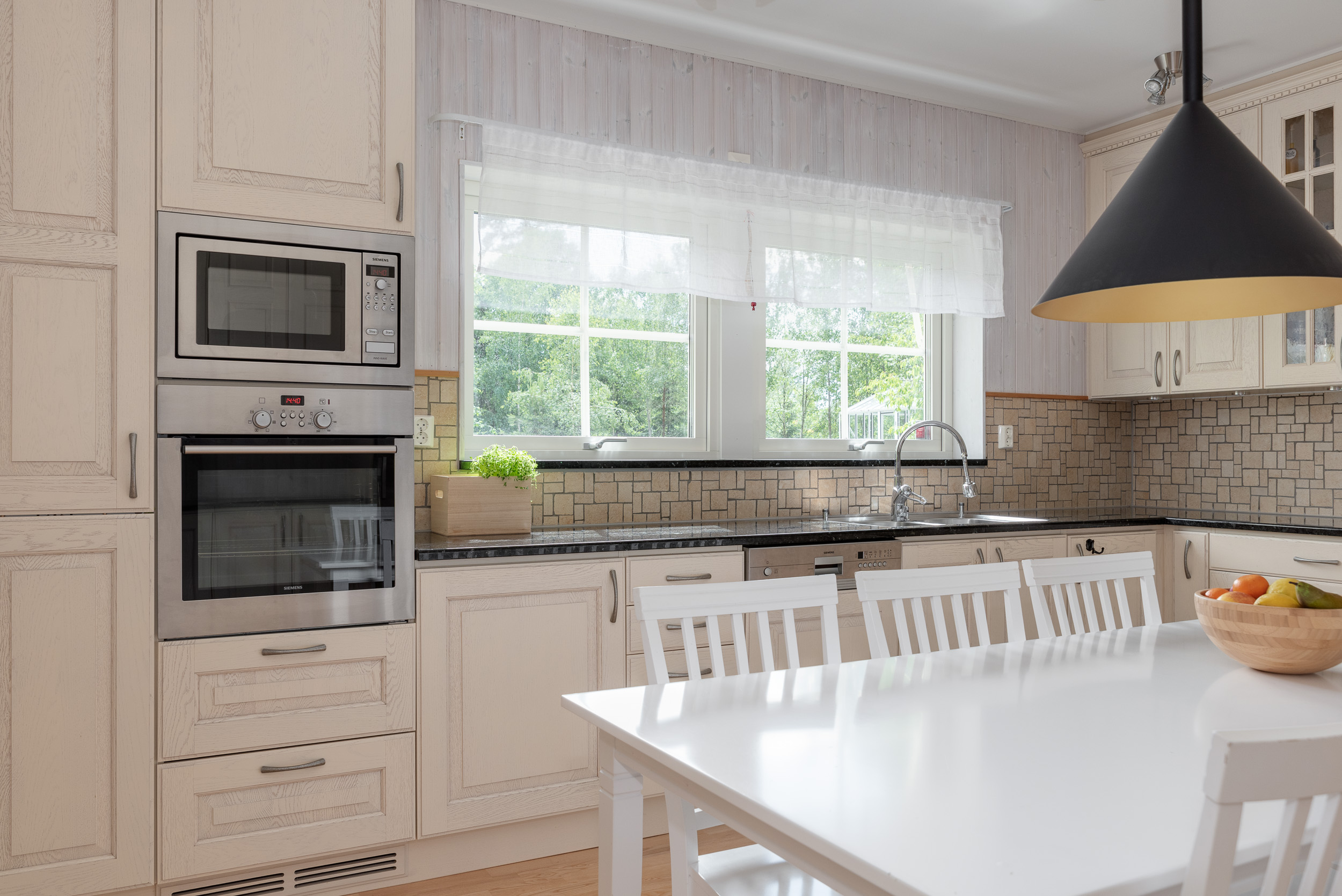 Bostadsbild från Hustahöjdens byväg 24, Såld i Hustahöjden, Västerås