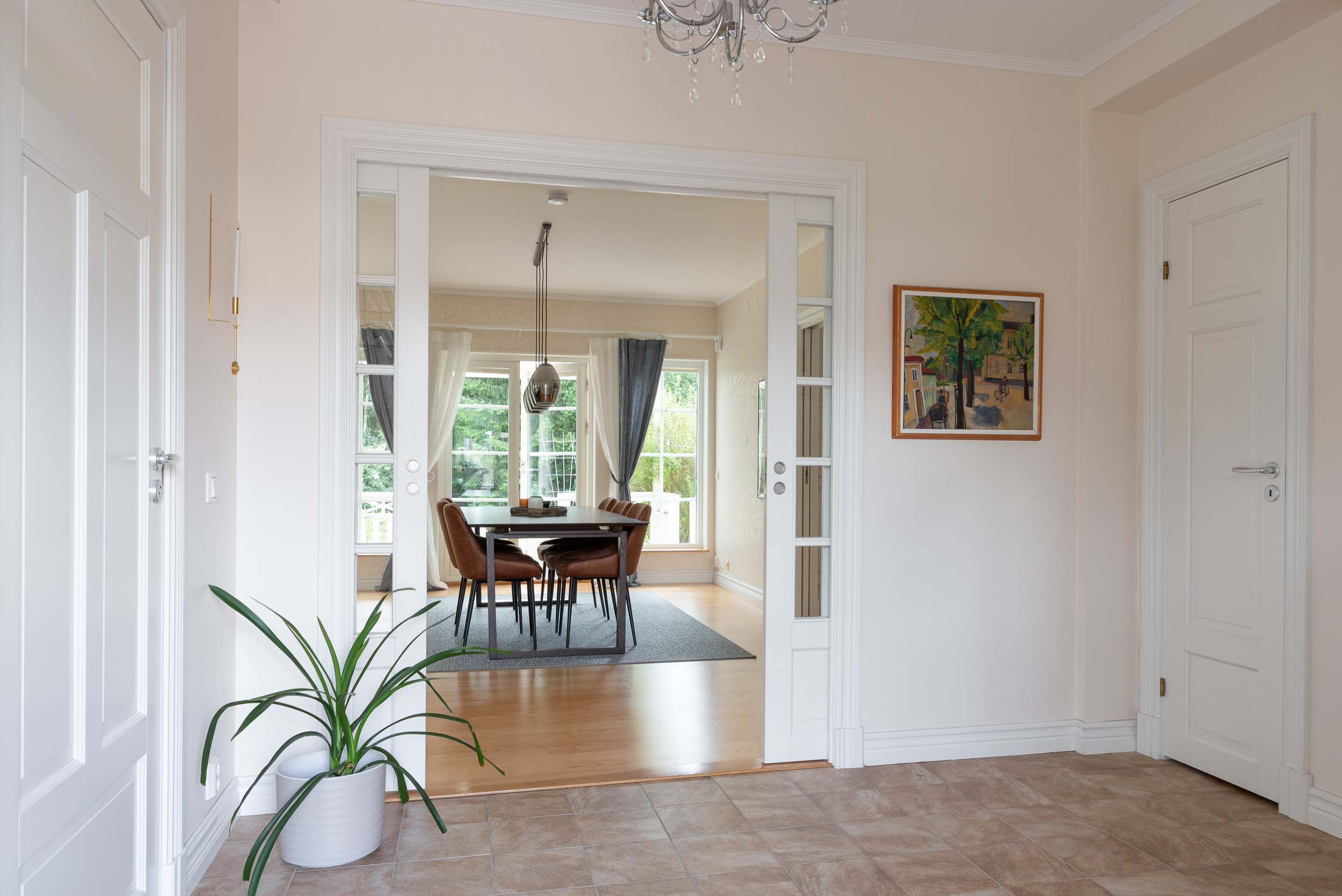 Bostadsbild från Hustahöjdens byväg 24, Såld i Hustahöjden, Västerås