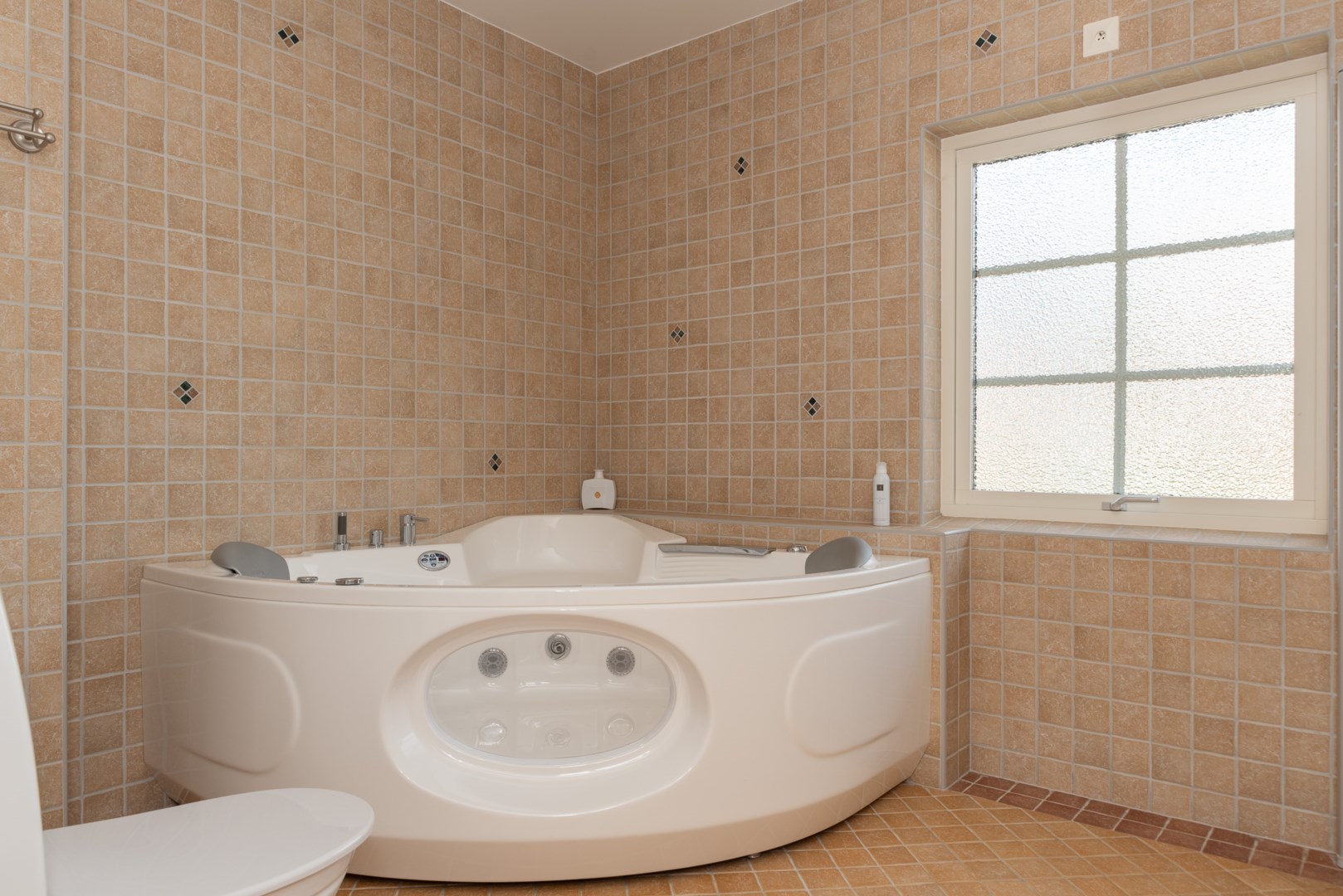 Bostadsbild från Hustahöjdens byväg 24, Såld i Hustahöjden, Västerås