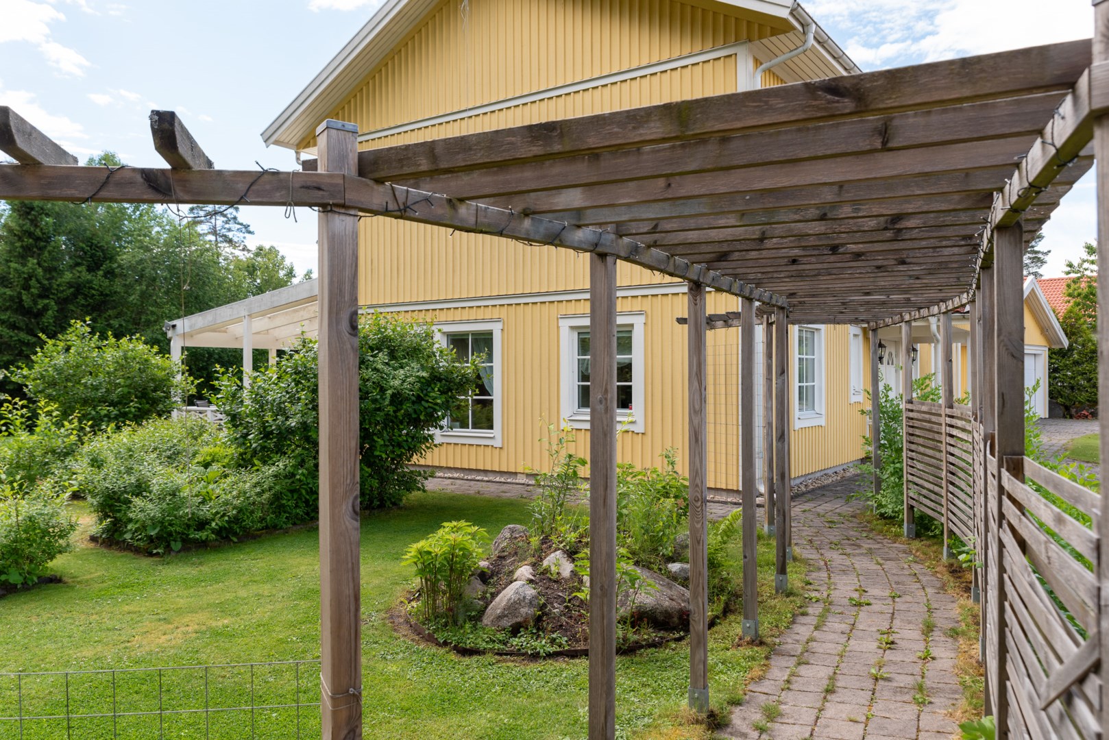 Bostadsbild från Hustahöjdens byväg 24, Såld i Hustahöjden, Västerås