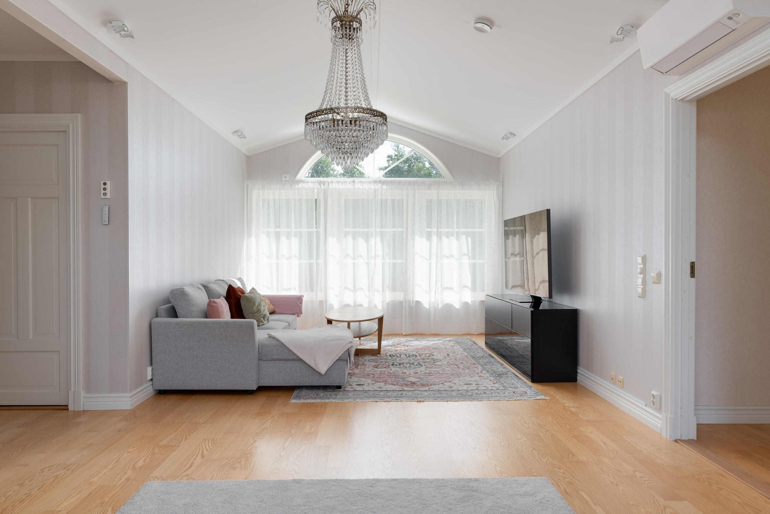 Bostadsbild från Hustahöjdens byväg 24, Såld i Hustahöjden, Västerås