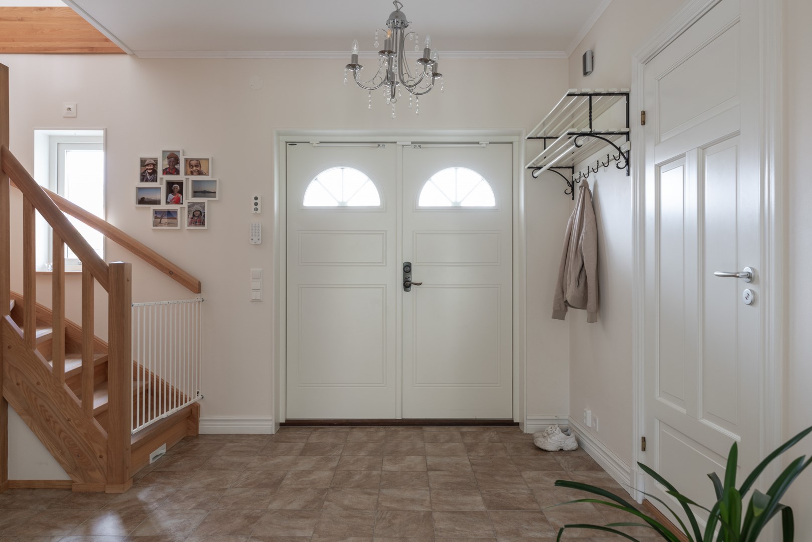 Bostadsbild från Hustahöjdens byväg 24, Såld i Hustahöjden, Västerås