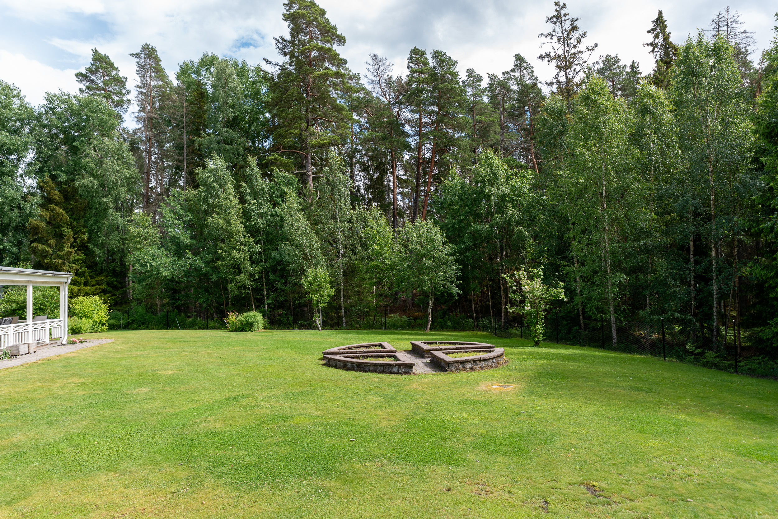 Bostadsbild från Hustahöjdens byväg 24, Såld i Hustahöjden, Västerås