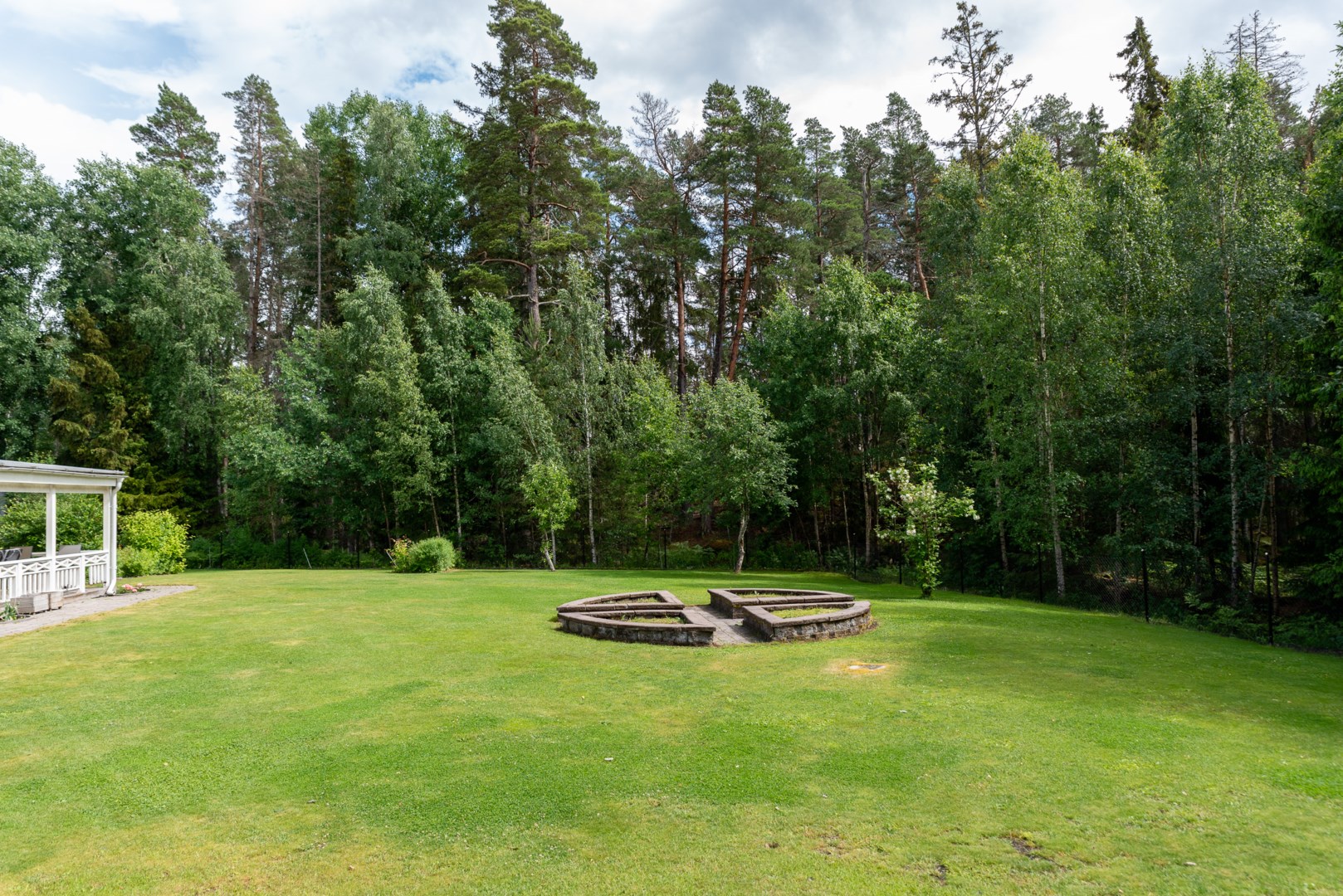 Bostadsbild från Hustahöjdens byväg 24, Såld i Hustahöjden, Västerås