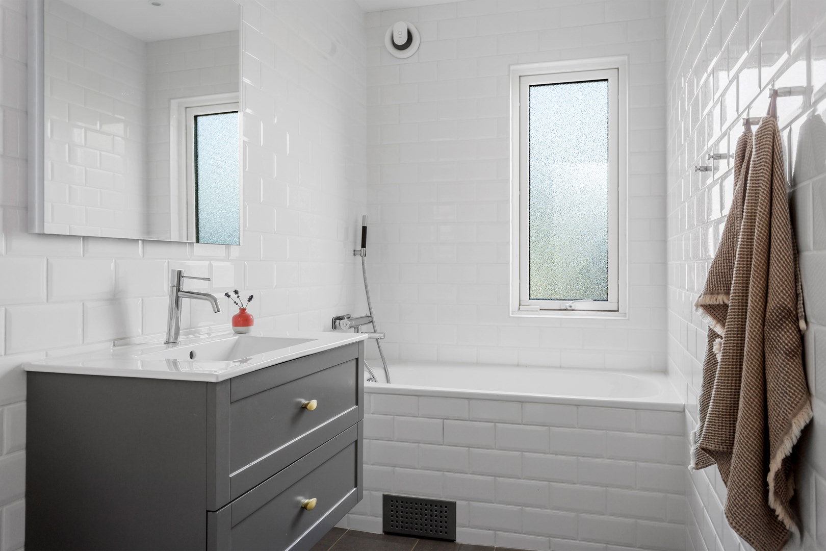 Bostadsbild från Kalvövägen 24, Såld i Krokhöjden, Nacka