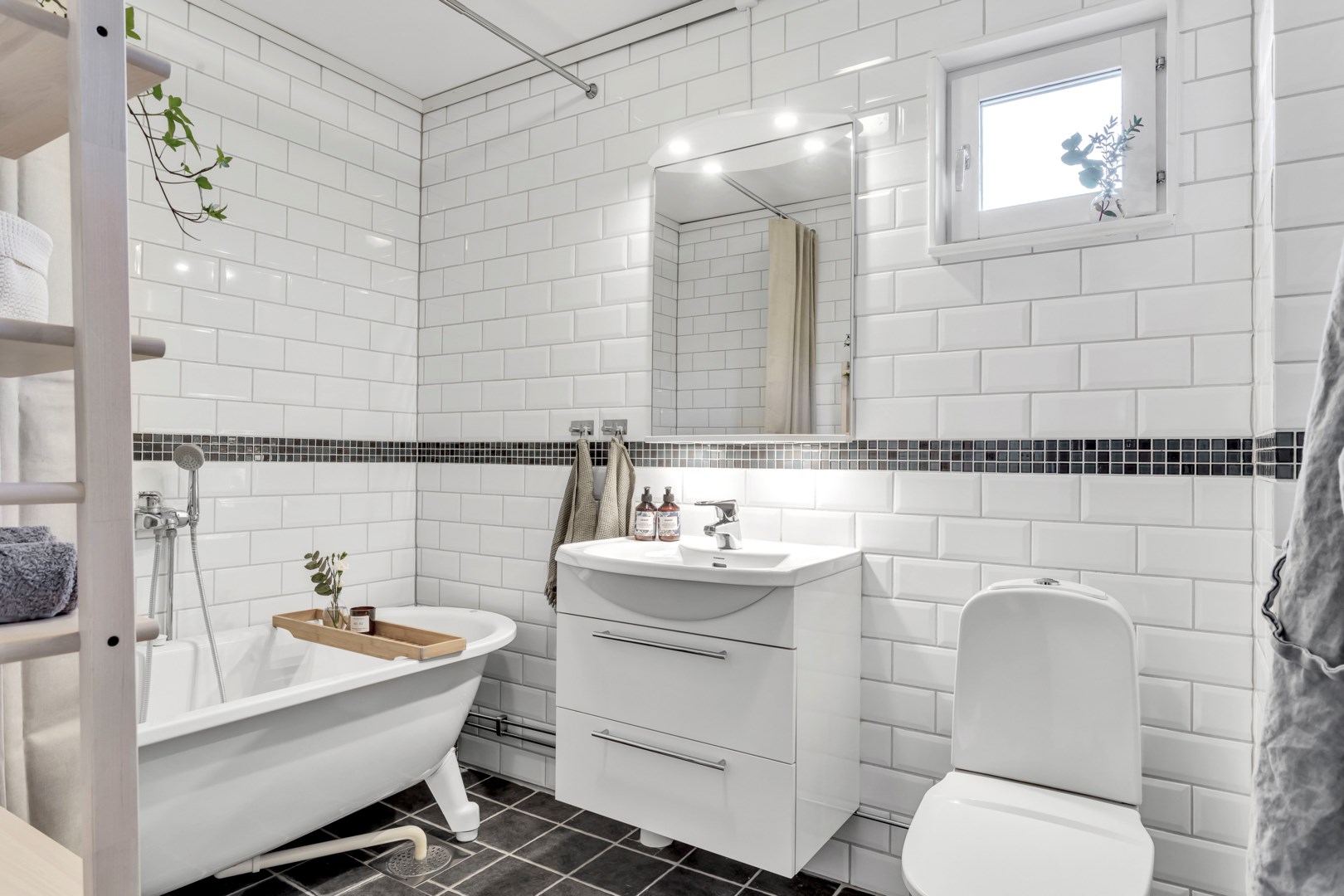 Bostadsbild från Slöjmolnsvägen 34, Såld i Storvreta, Uppsala