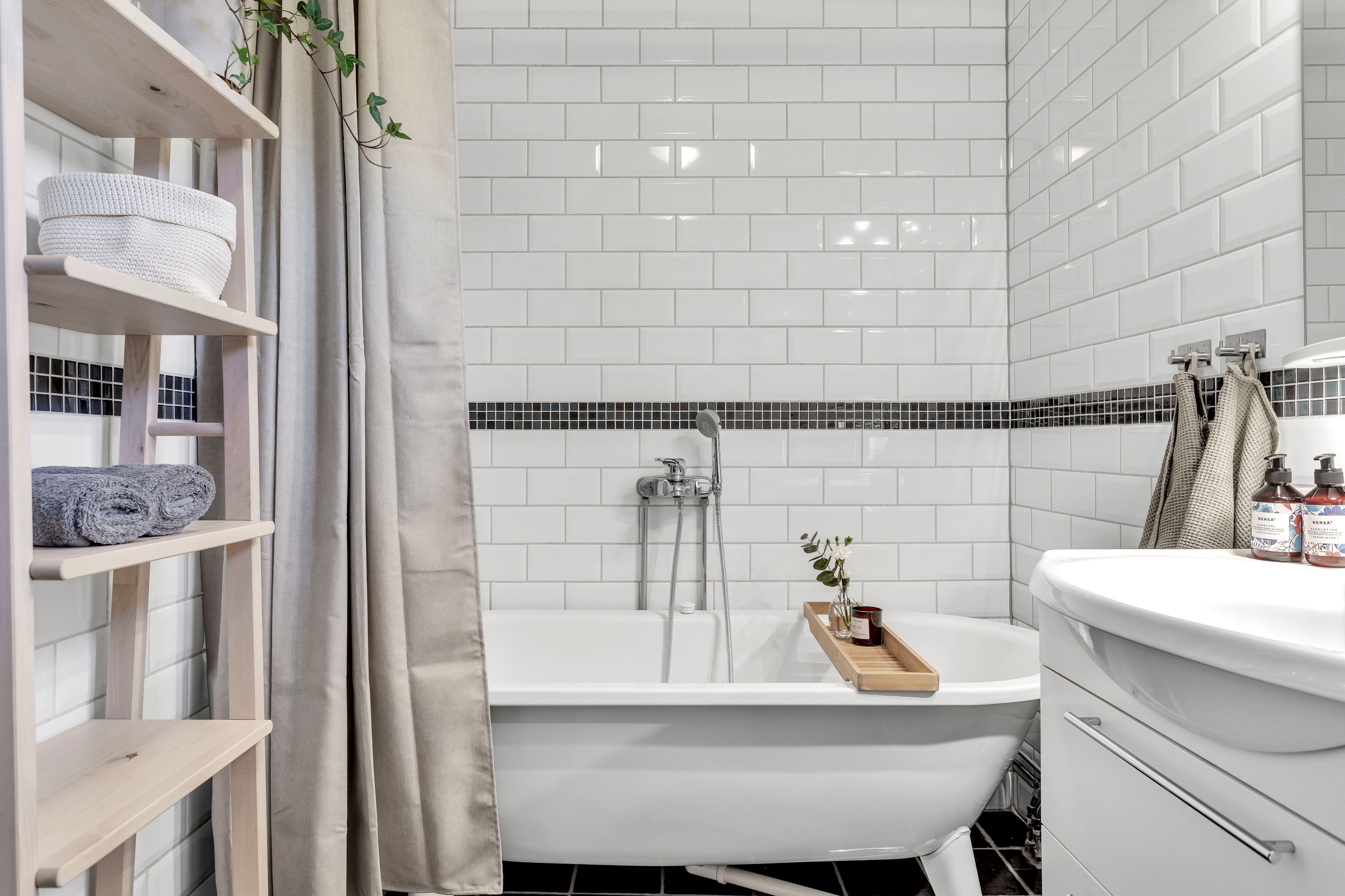 Bostadsbild från Slöjmolnsvägen 34, Såld i Storvreta, Uppsala