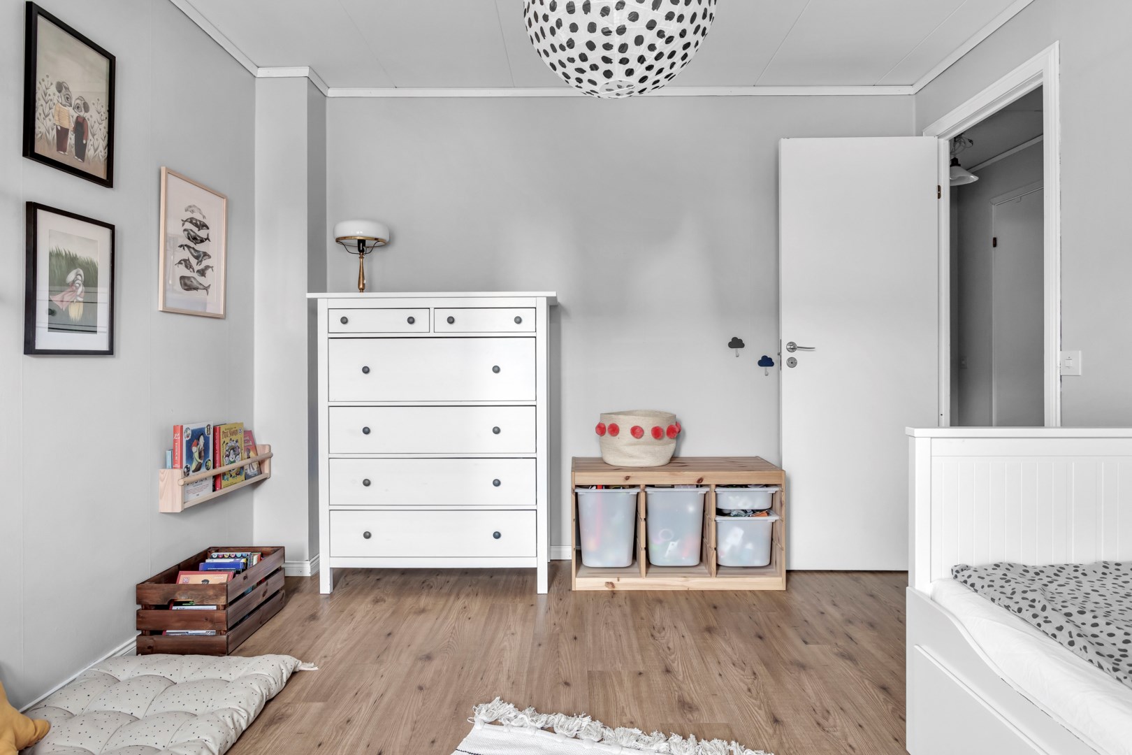 Bostadsbild från Slöjmolnsvägen 34, Såld i Storvreta, Uppsala