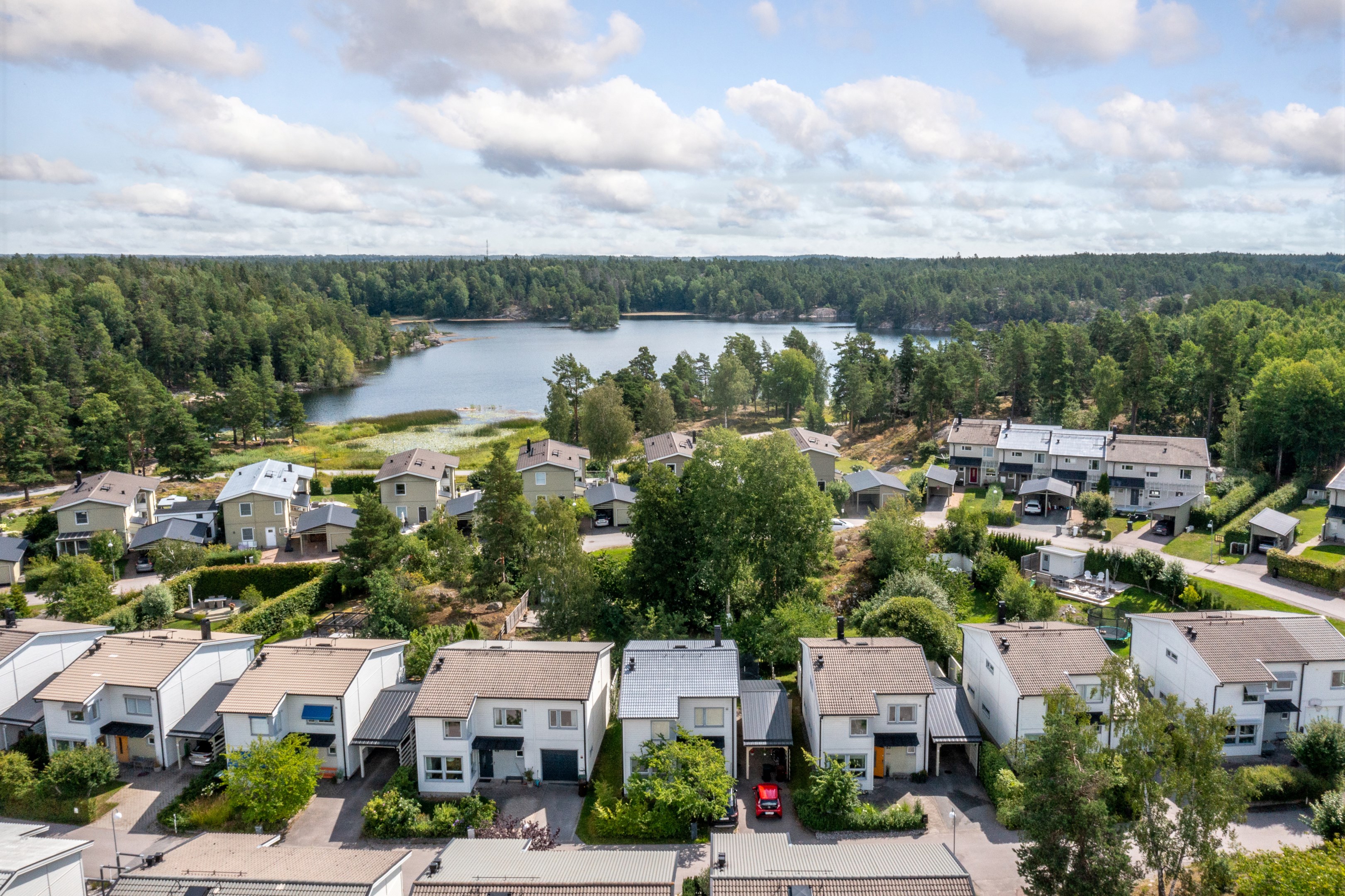 Bostadsbild från Kvarndammsringen 53, Såld i Charlottendal, Värmdö