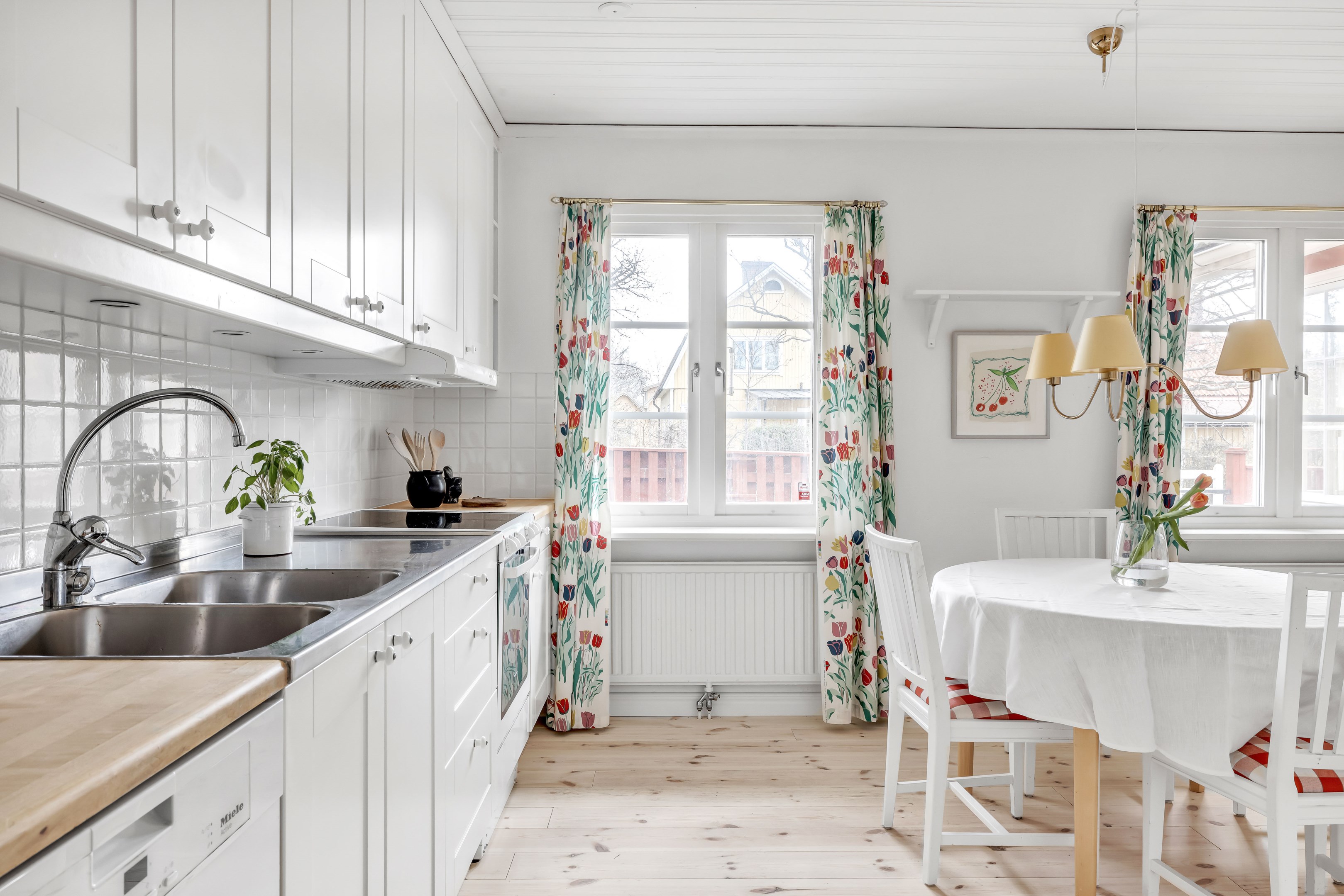 Bostadsbild från Nya Valsätravägen 1A, Såld i Norby, Uppsala