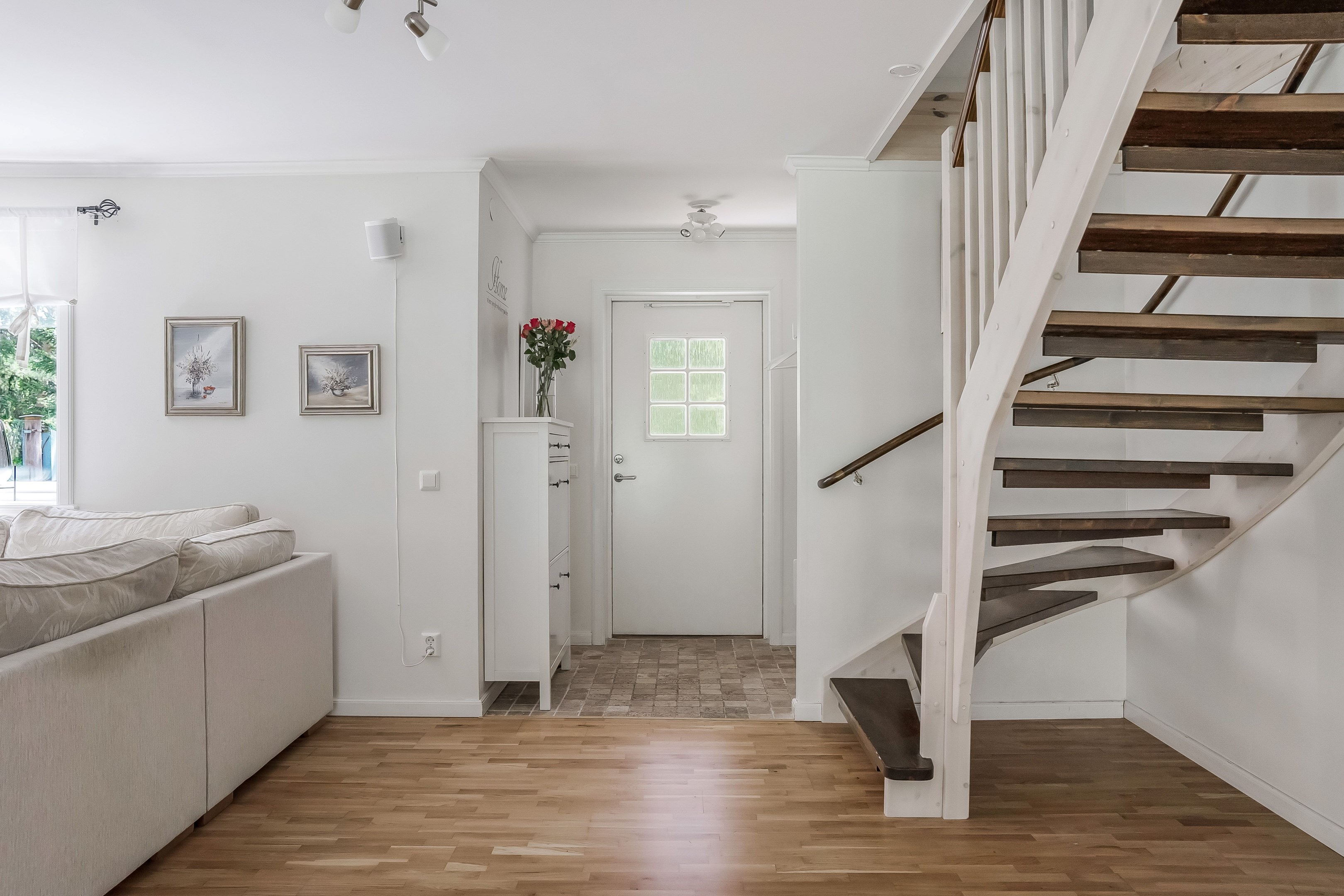 Bostadsbild från Läby Vadbacka 30, Såld i Läby, Uppsala