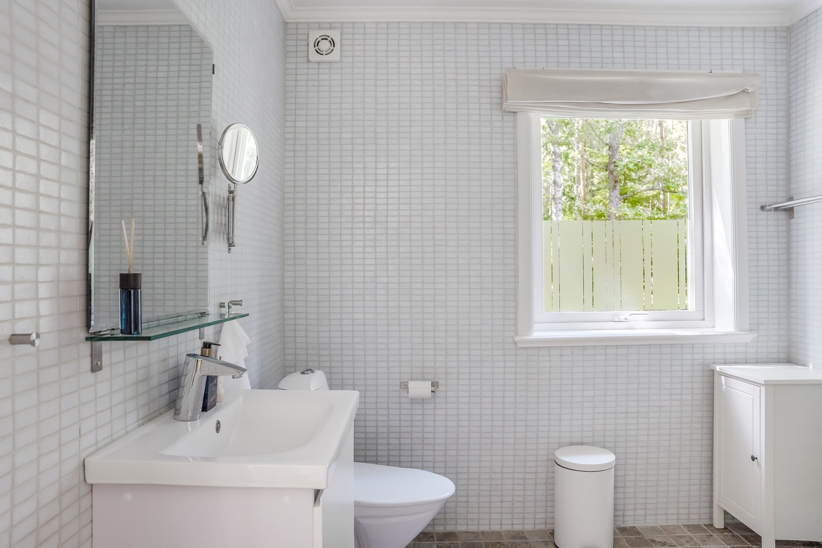 Bostadsbild från Läby Vadbacka 30, Såld i Läby, Uppsala