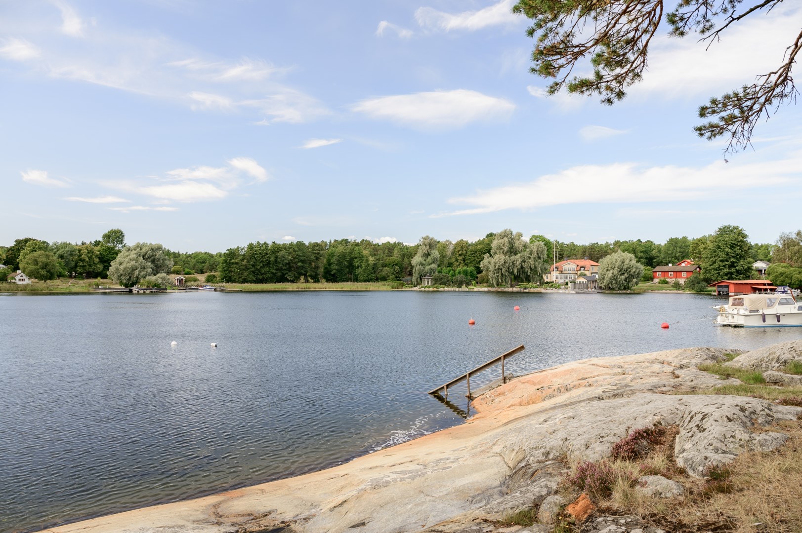 Badklippor i Älvsalaviken