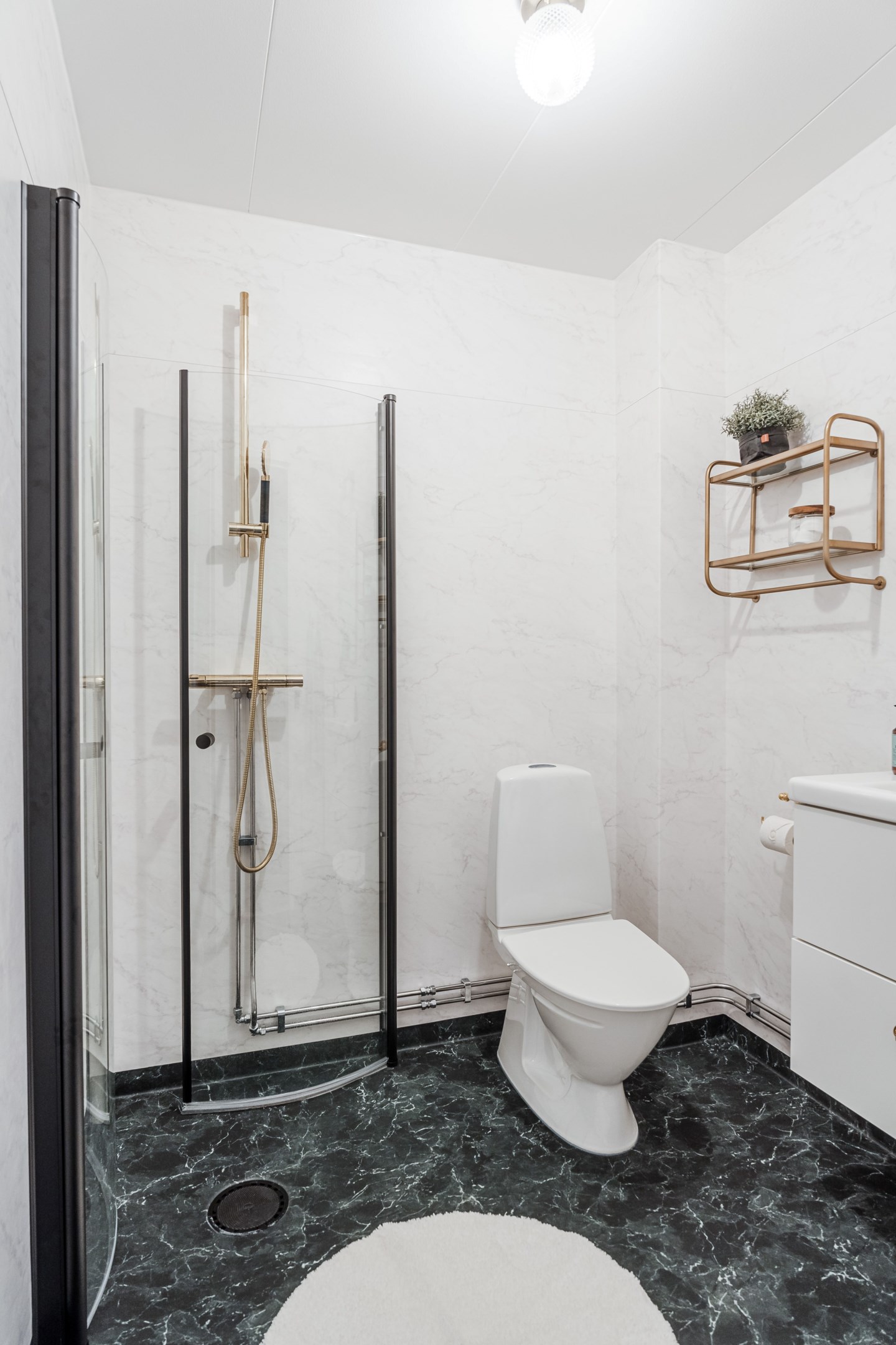 Bostadsbild från Åskmolnsvägen 56, Såld i Storvreta, Uppsala