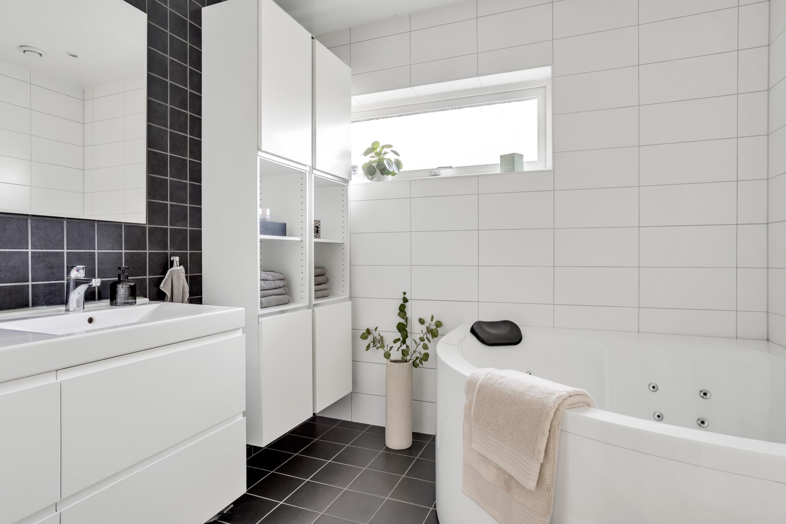 Bostadsbild från Milstensvägen 32, Såld i Herrhagen, Uppsala