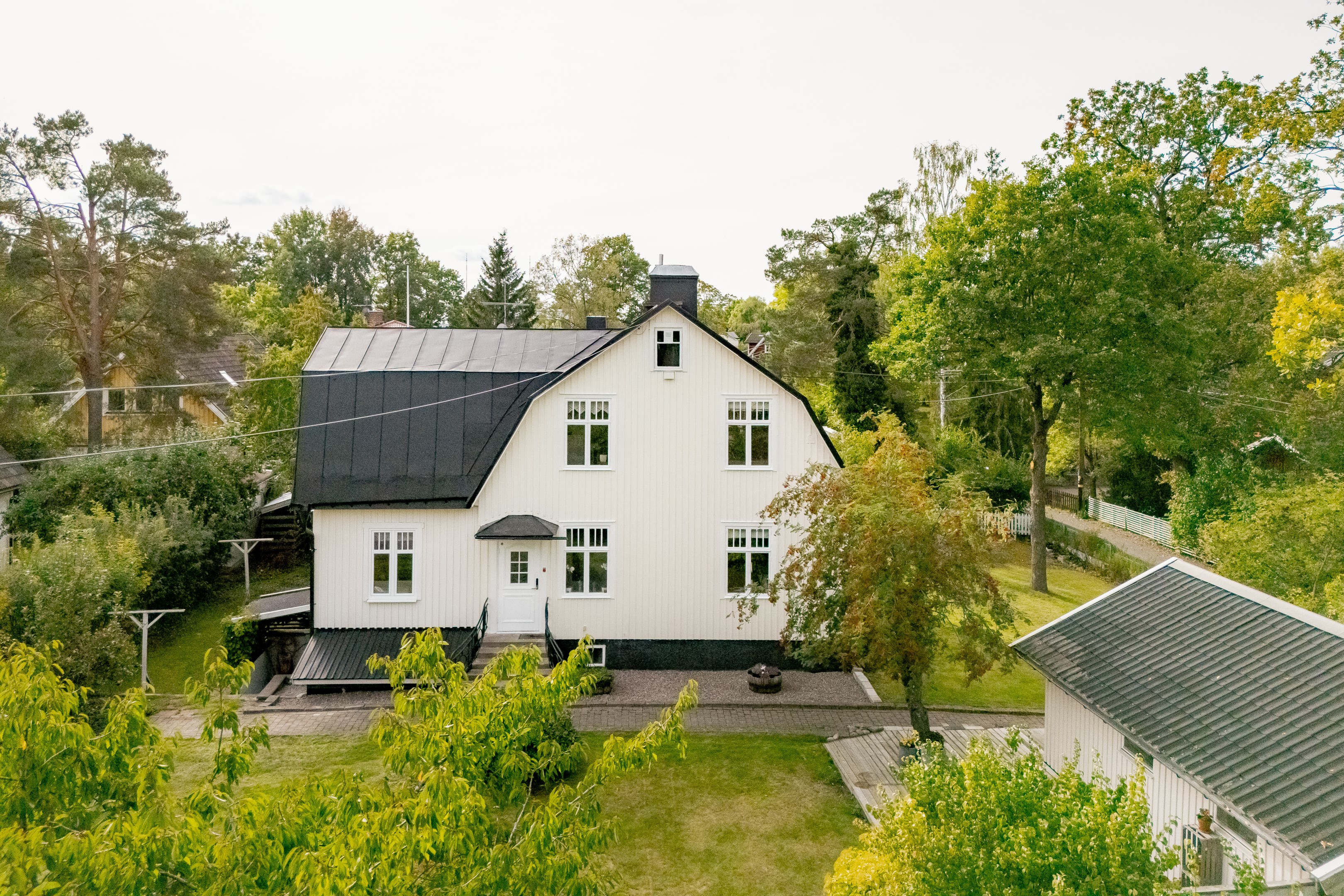 Bostadsbild från Skogdalsvägen 16, Såld i Björknäs, Nacka