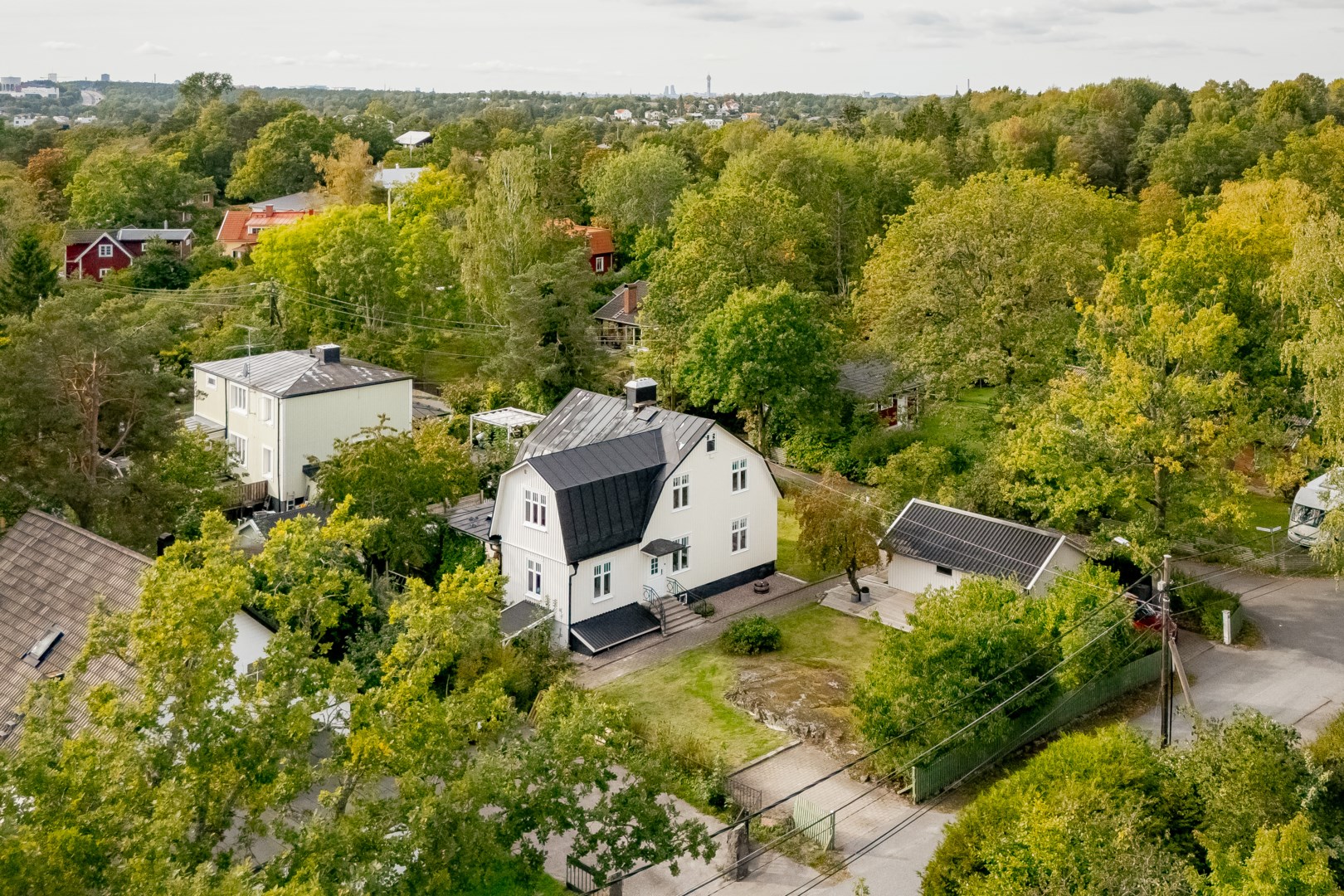 Bostadsbild från Skogdalsvägen 16, Såld i Björknäs, Nacka