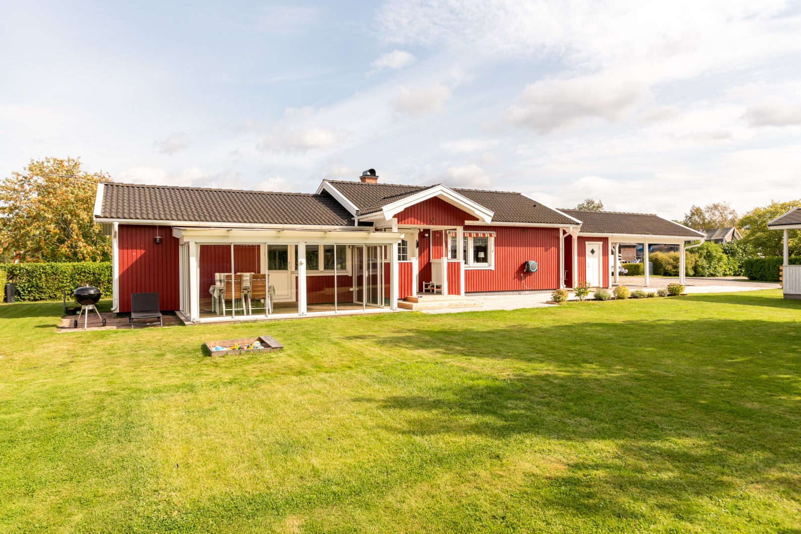 Bostadsbild från Klarinettvägen 18, Såld i Lycksta, Västerås