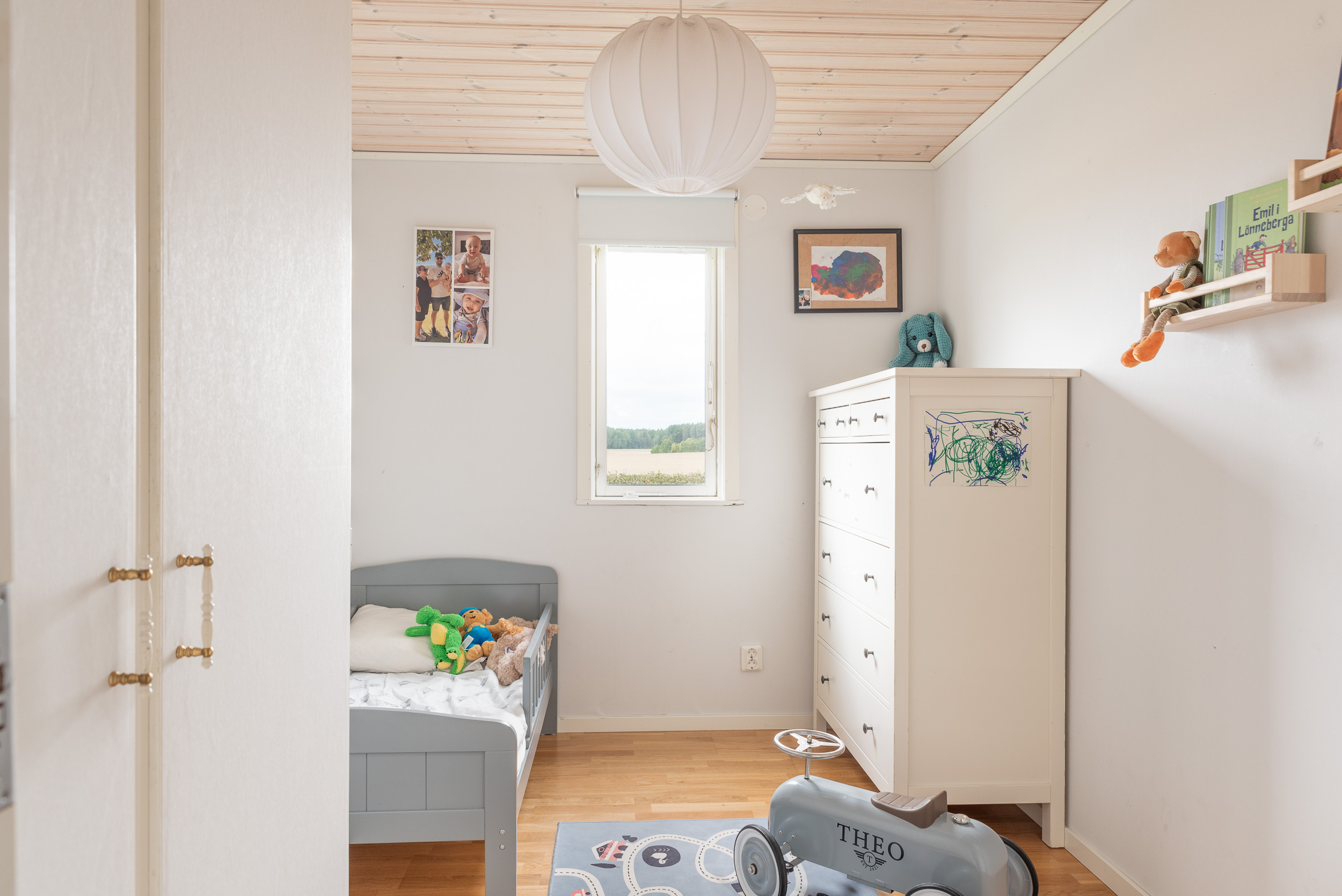 Bostadsbild från Klarinettvägen 18, Såld i Lycksta, Västerås