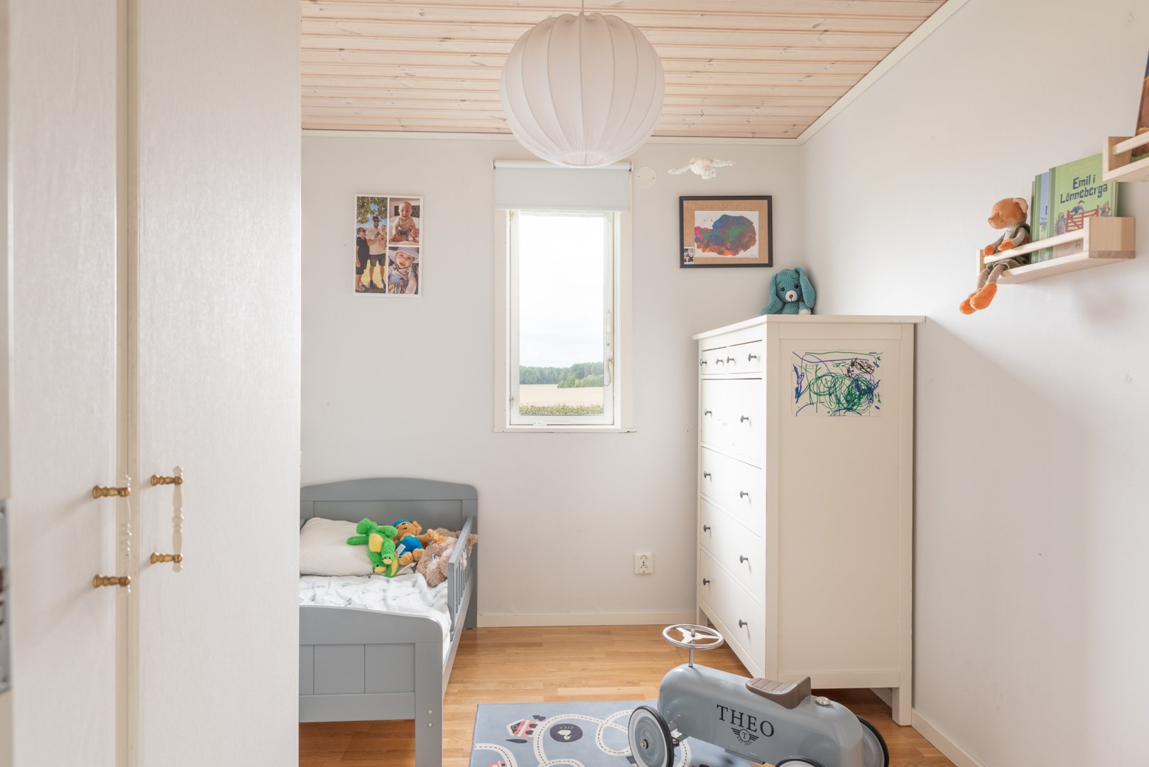 Bostadsbild från Klarinettvägen 18, Såld i Lycksta, Västerås