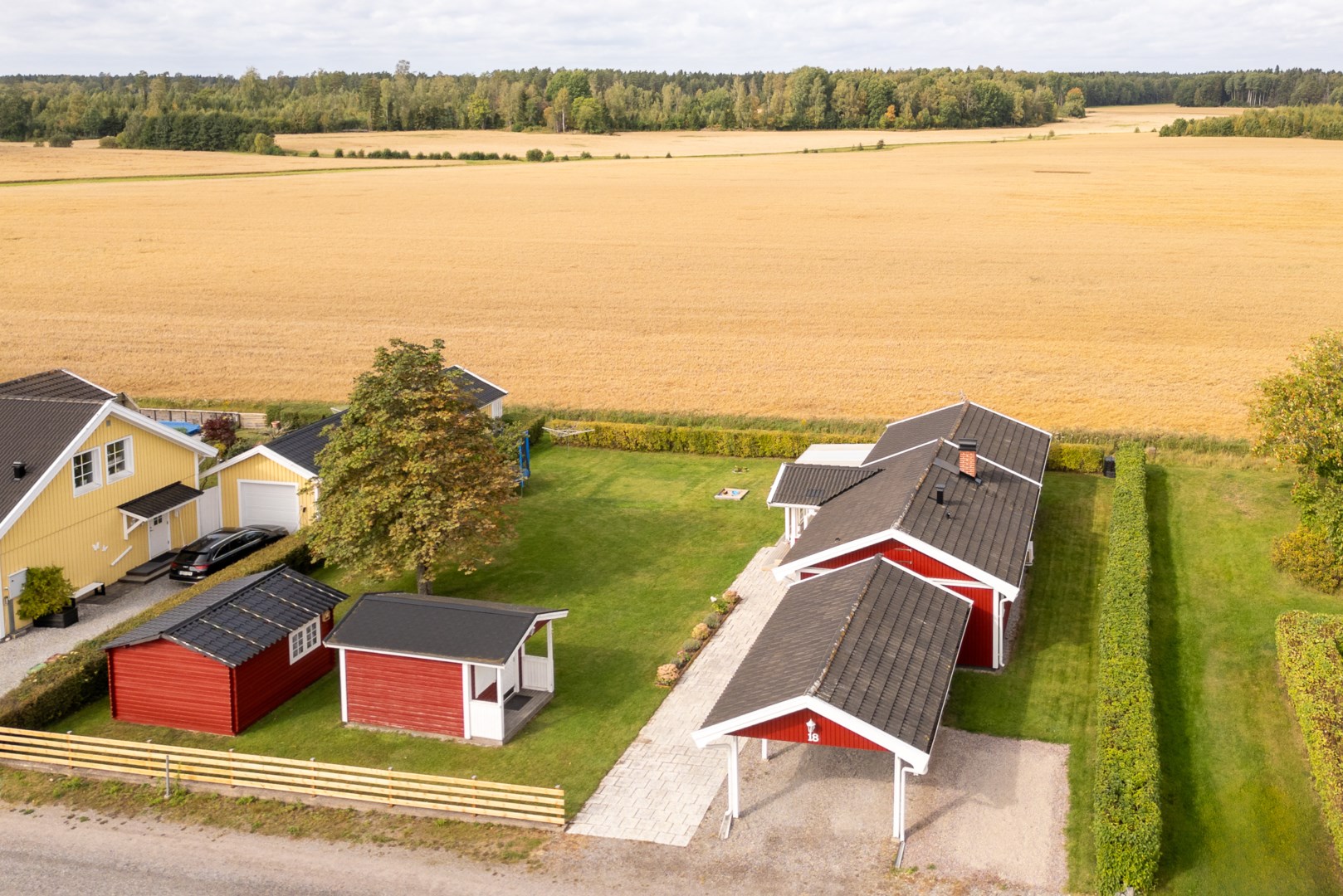 Bostadsbild från Klarinettvägen 18, Såld i Lycksta, Västerås