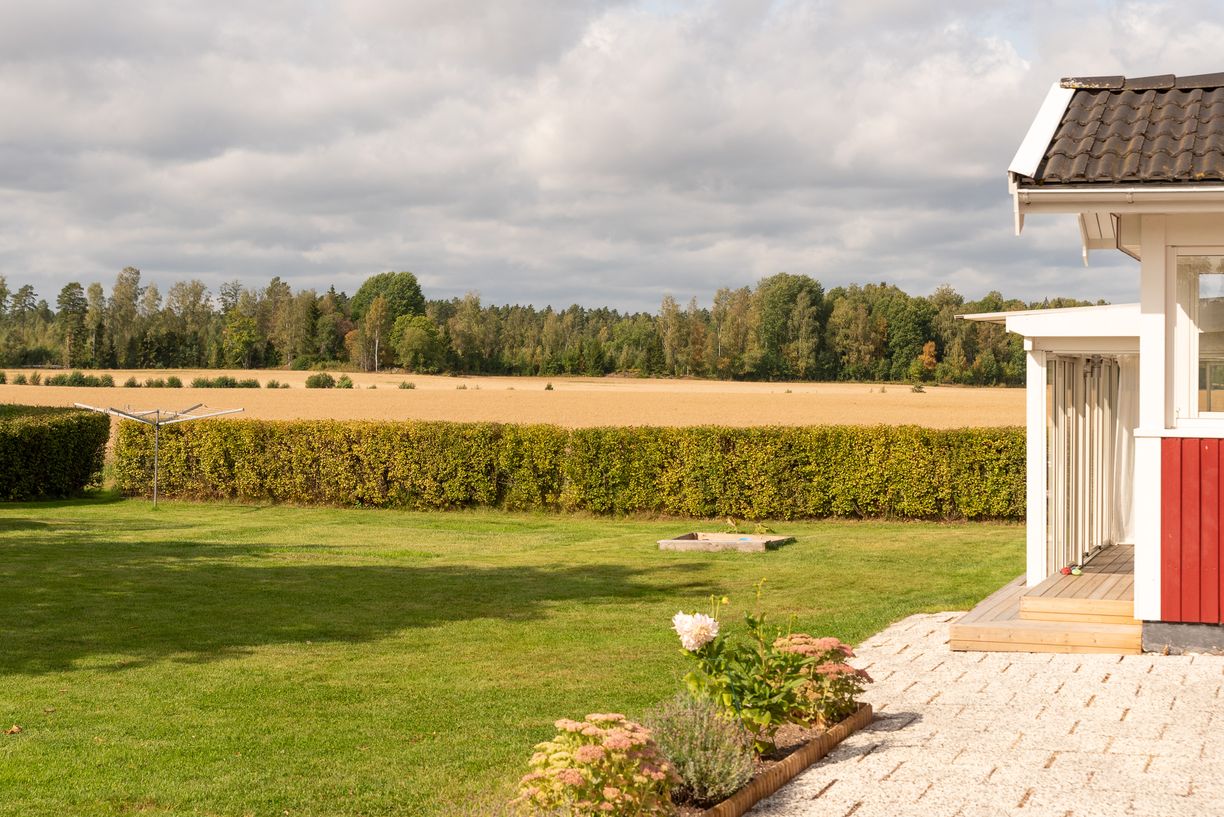Bostadsbild från Klarinettvägen 18, Såld i Lycksta, Västerås