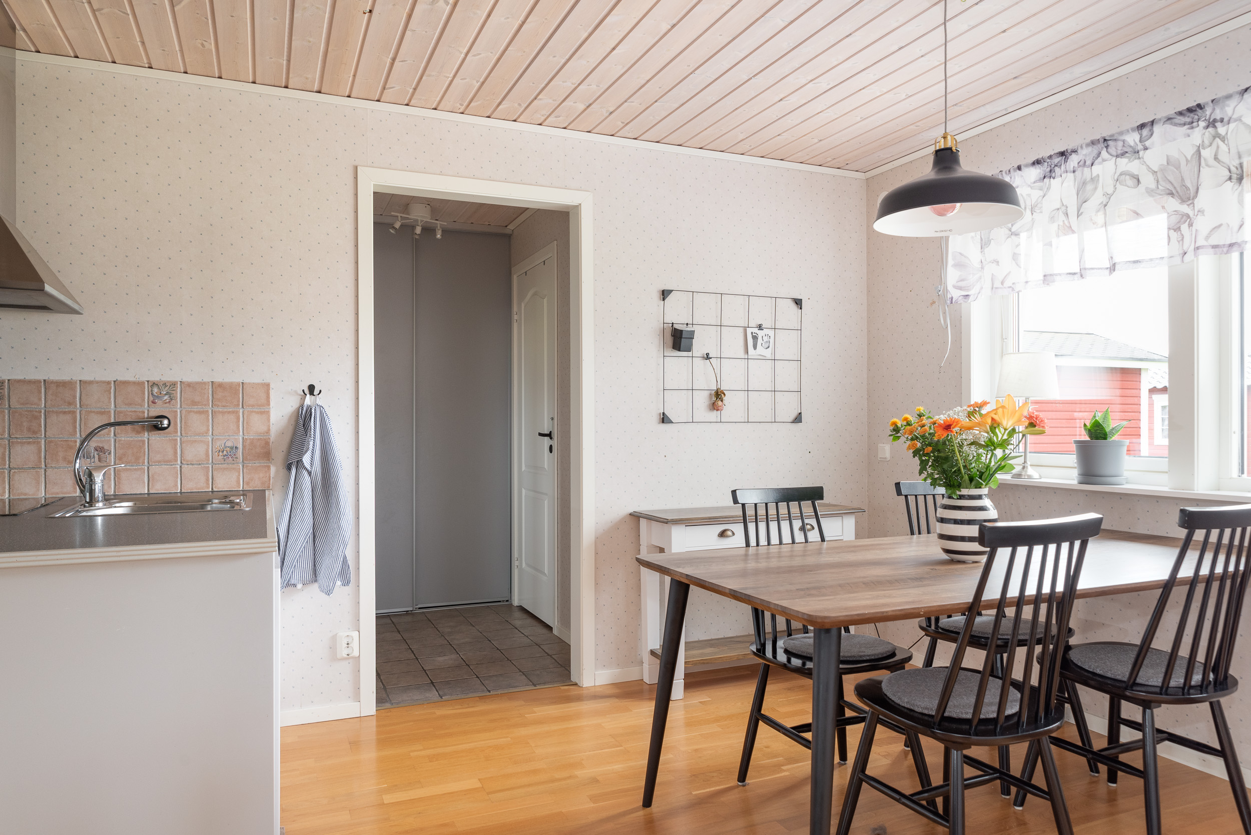 Bostadsbild från Klarinettvägen 18, Såld i Lycksta, Västerås