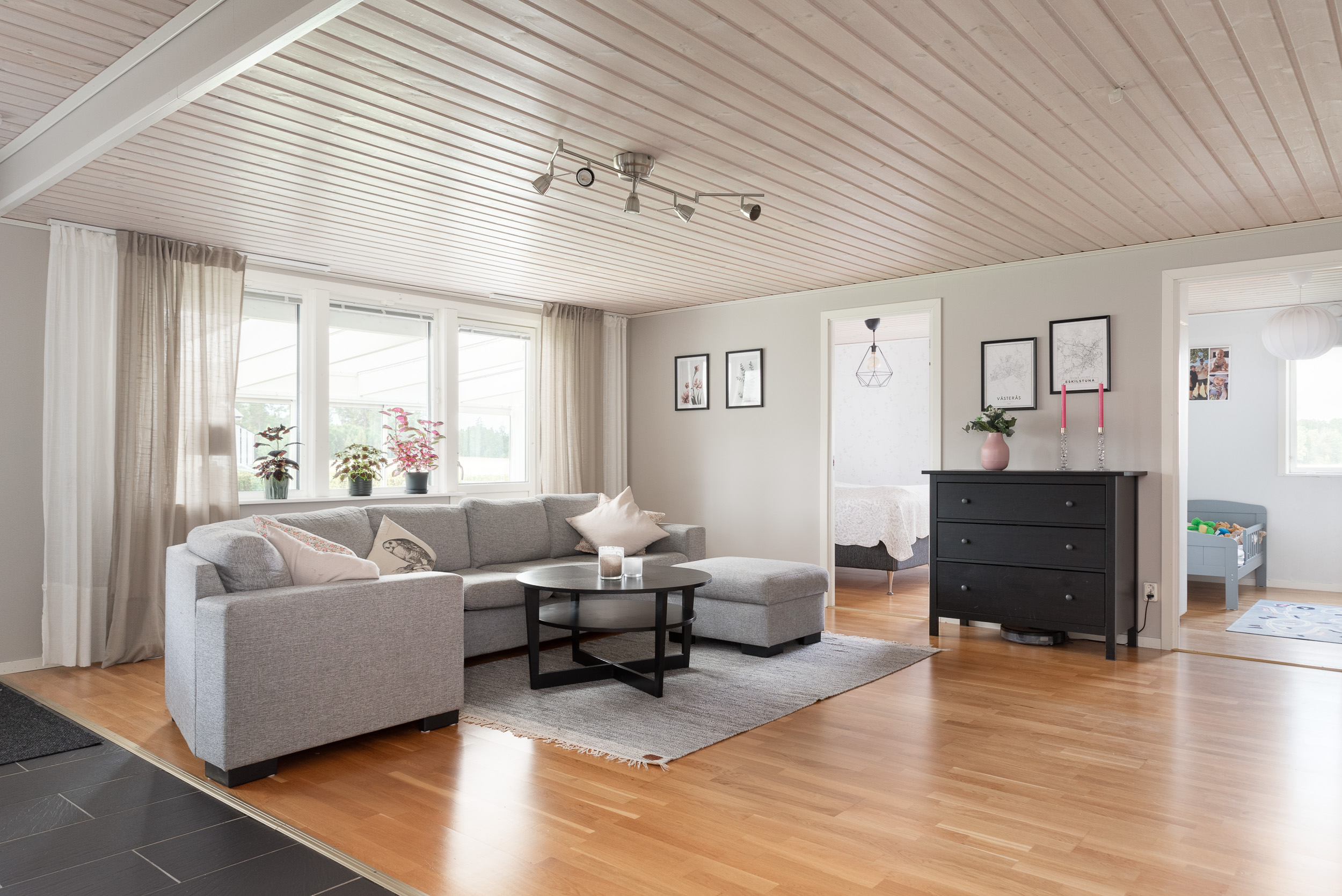 Bostadsbild från Klarinettvägen 18, Såld i Lycksta, Västerås